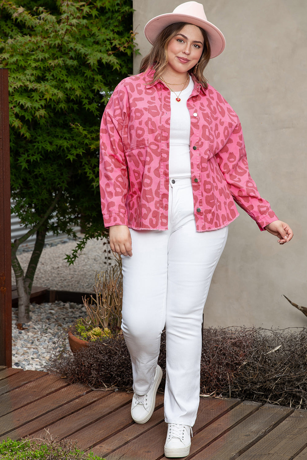 Rosa Plus-Size-Jacke mit Leopardenmuster und Knopfmanschetten mit offenem Saum