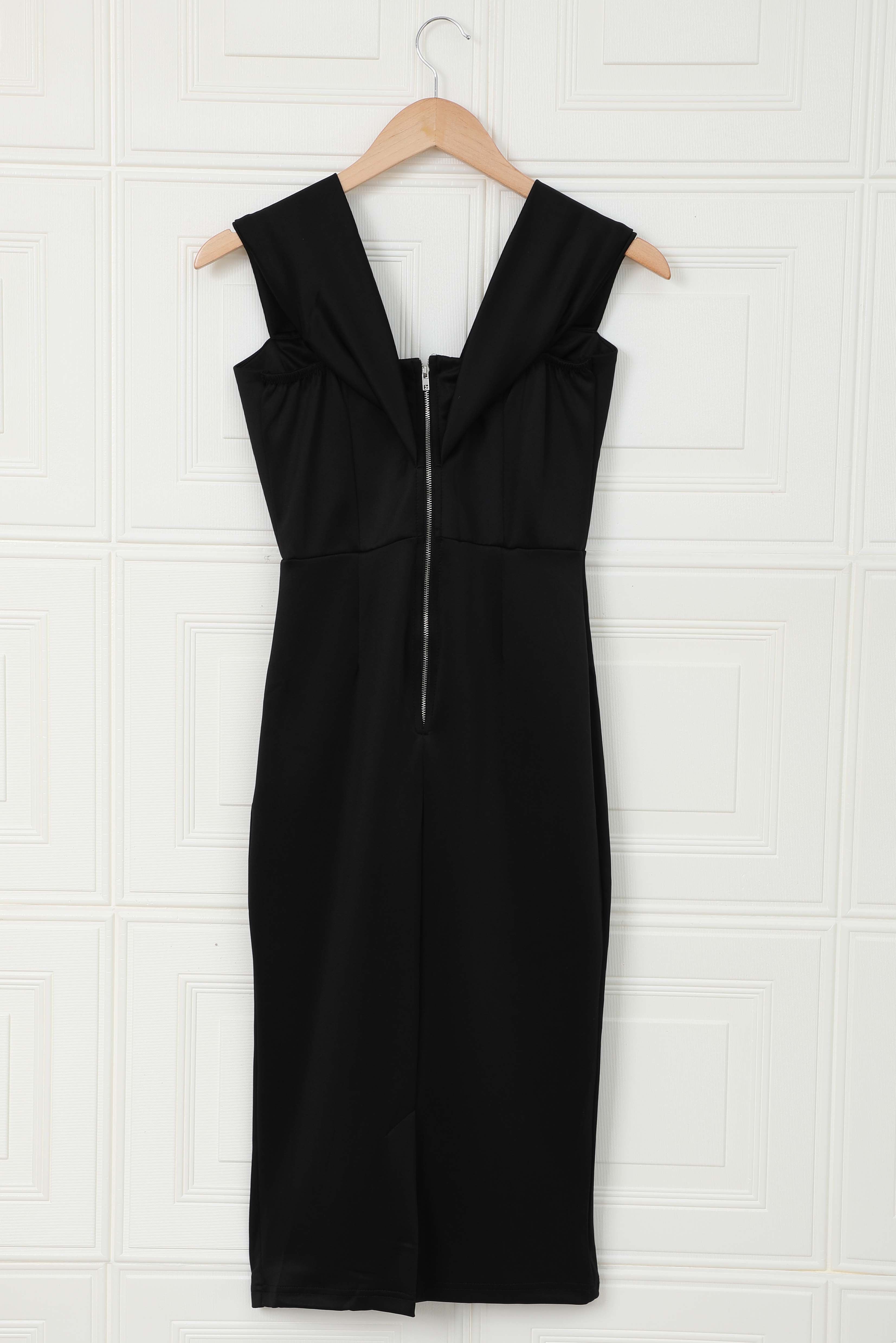 Črna midi obleka z odprtimi rameni