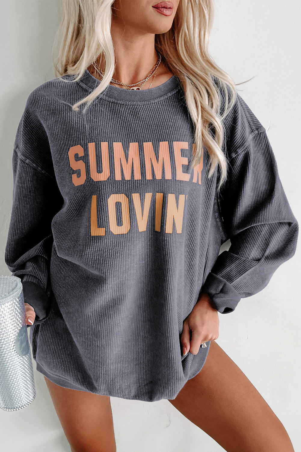 Siv pulover z grafično teksturo SUMMER LOVIN