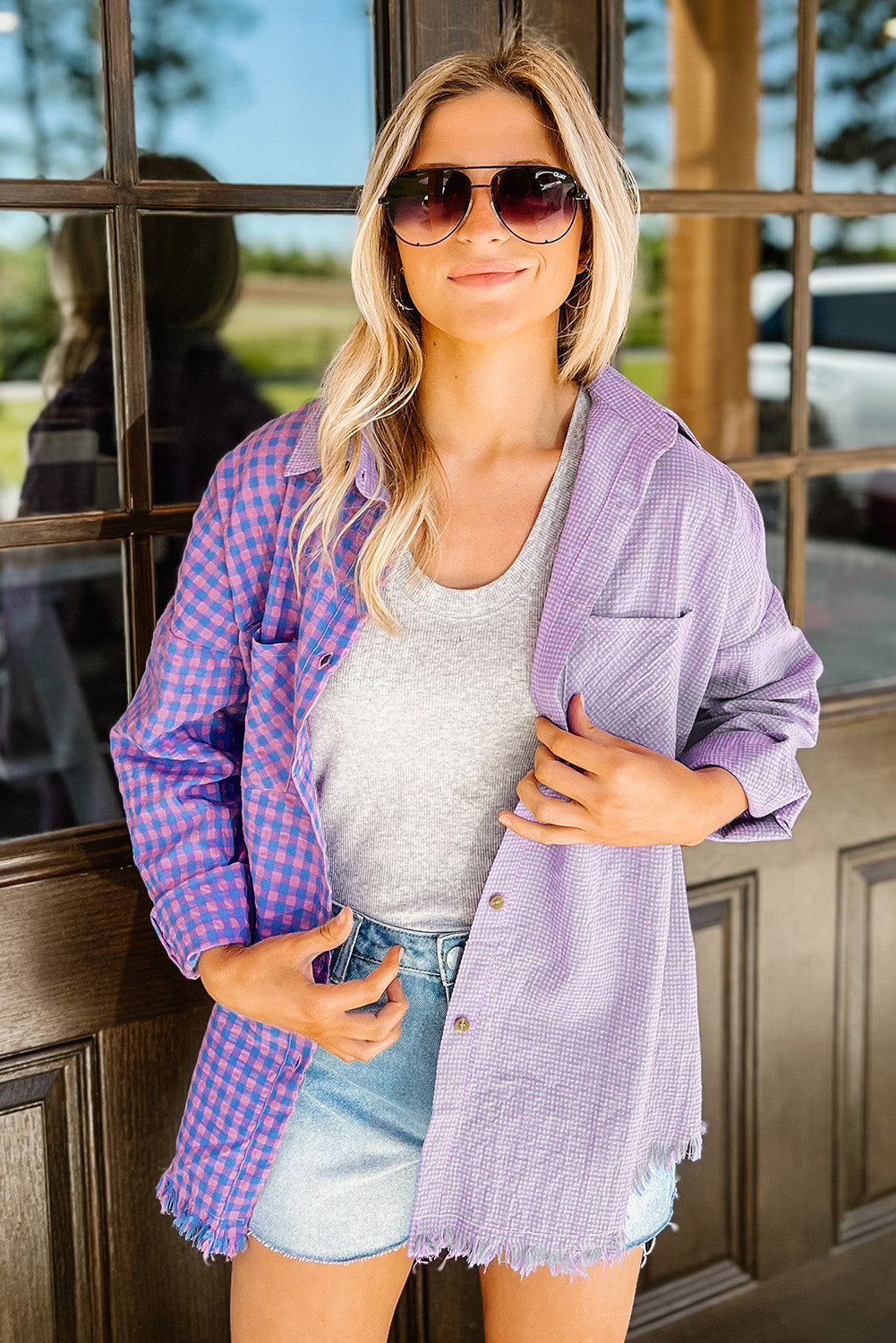 Chemise violette boutonnée à carreaux mélangés à manches longues et poche poitrine