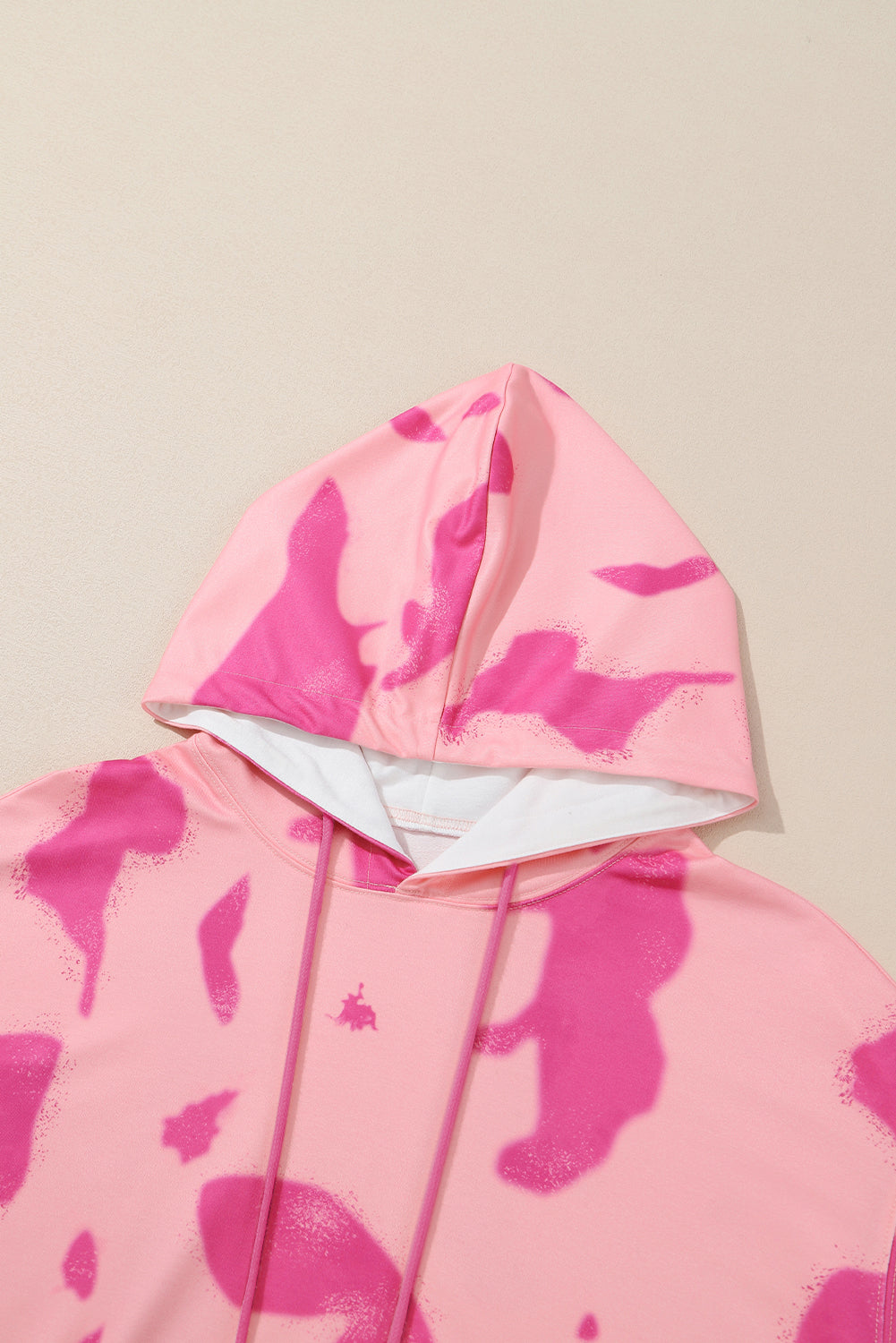 Pulover s kapuco v obliki kengurujevega žepa in vrvice Peach Blossom Tie Dye