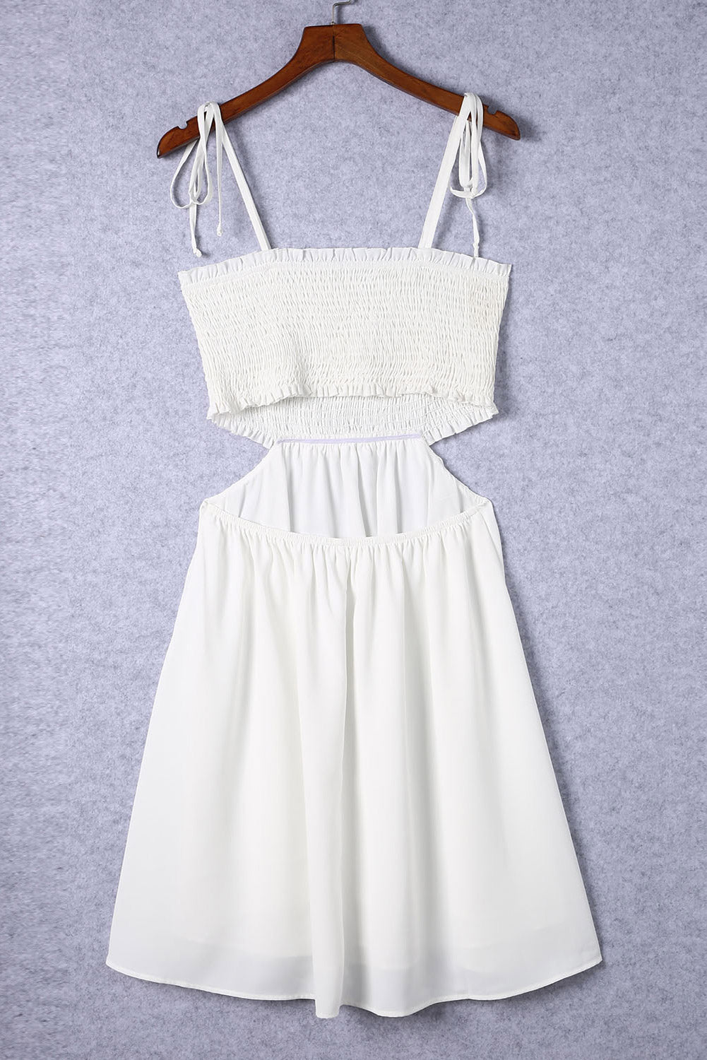 Mini-robe évasée ajourée et smockée blanche