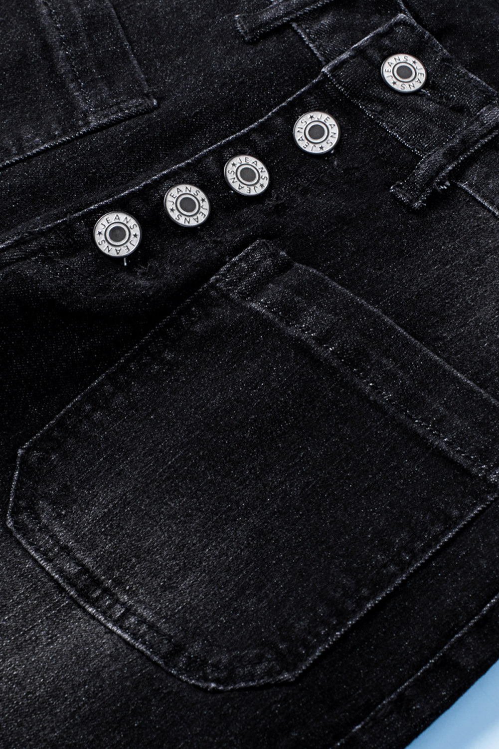 Jean skinny bleu clair avec braguette boutonnée et poches