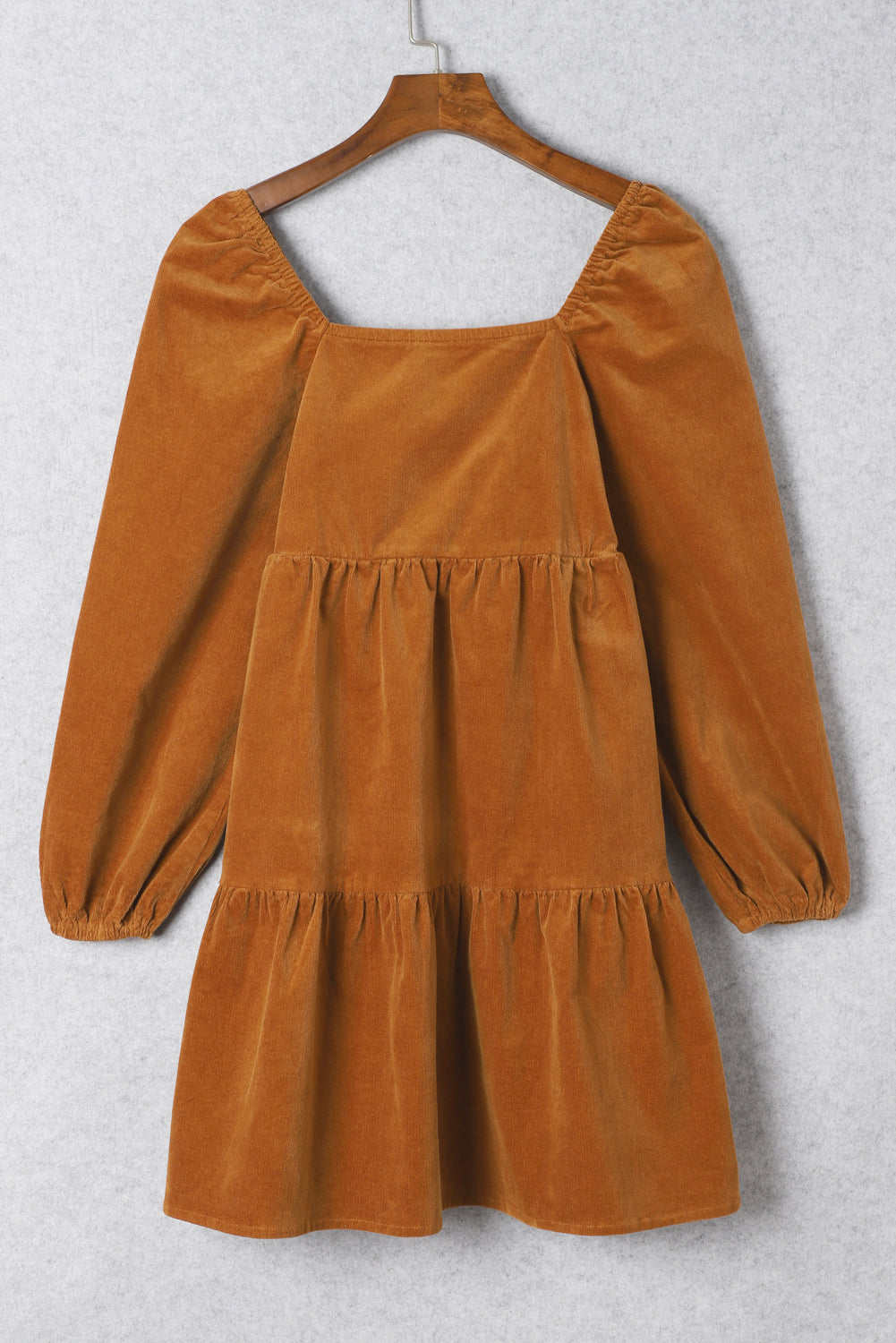Kostanjeva mini obleka iz velveta s kvadratnim izrezom in napihnjenimi rokavi