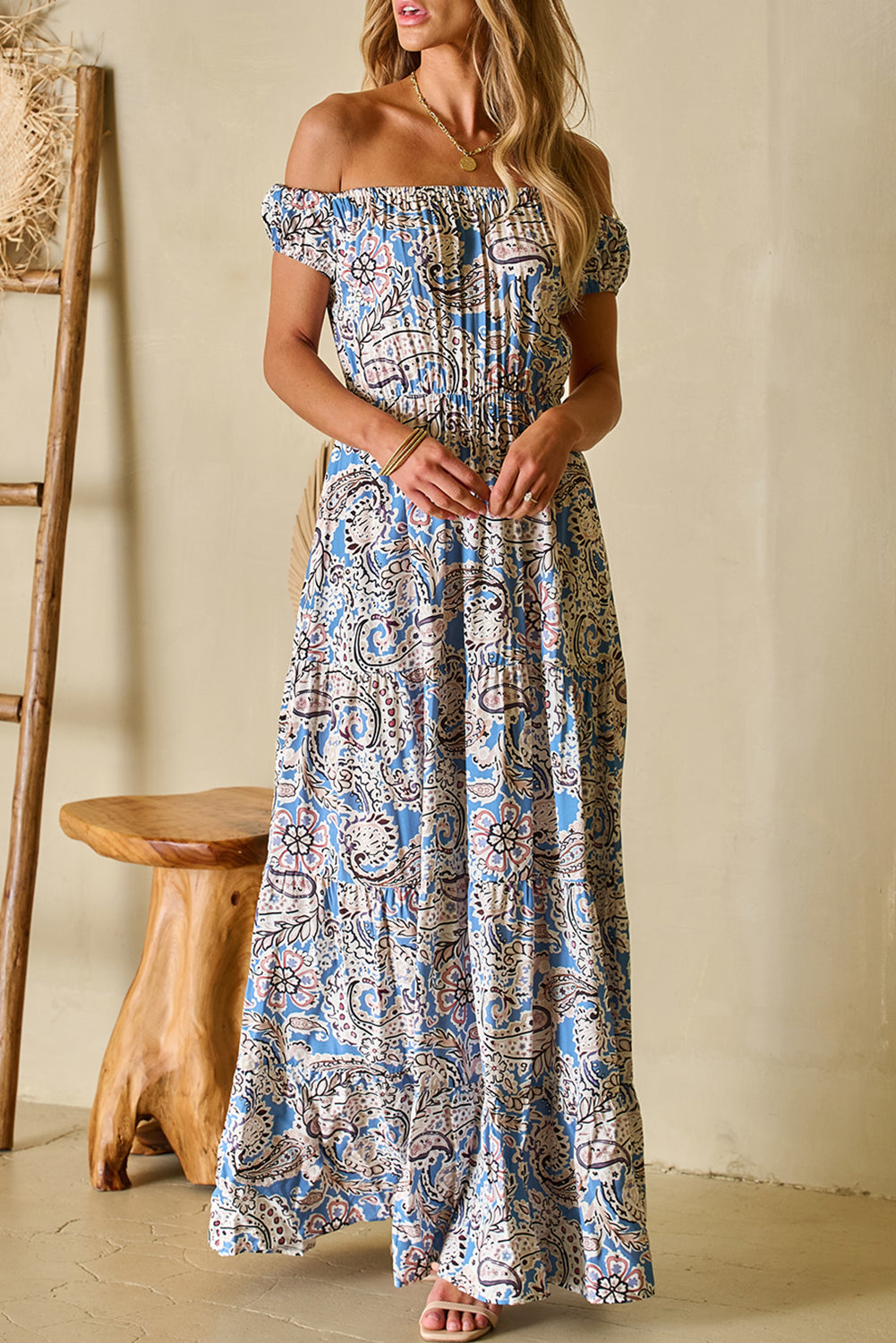 Plava maksi haljina s otvorenim ramenima s printom boho paisley