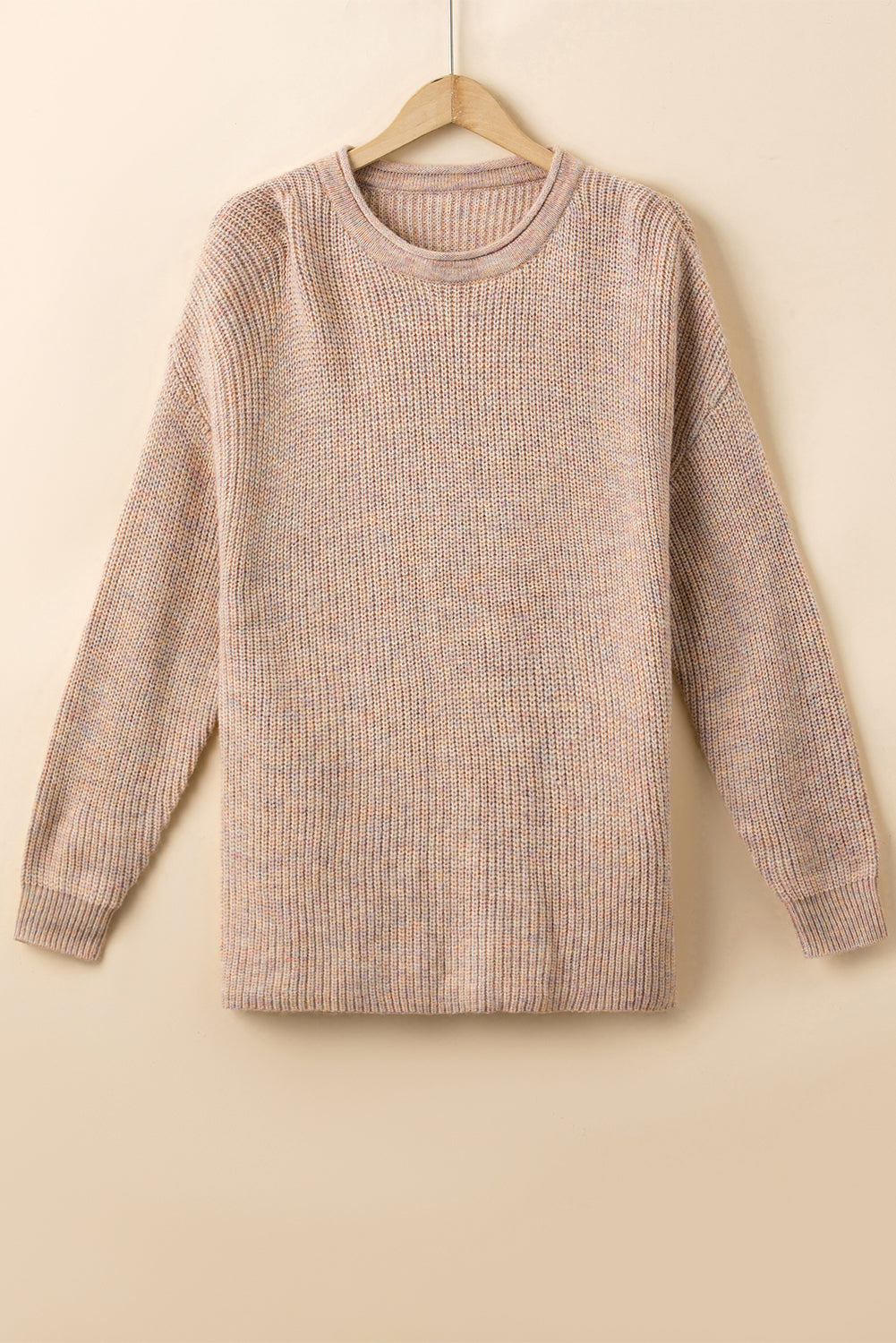 Višebojni smotani pulover s okruglim izrezom na spuštena ramena