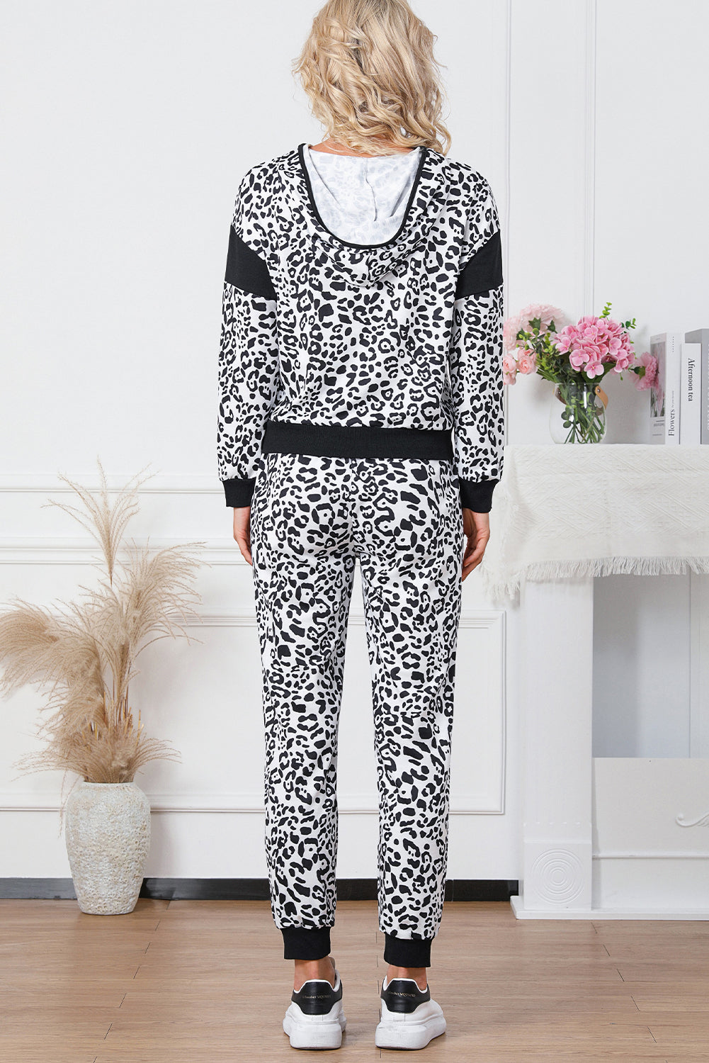 Ensemble pull et pantalon de jogging à imprimé léopard