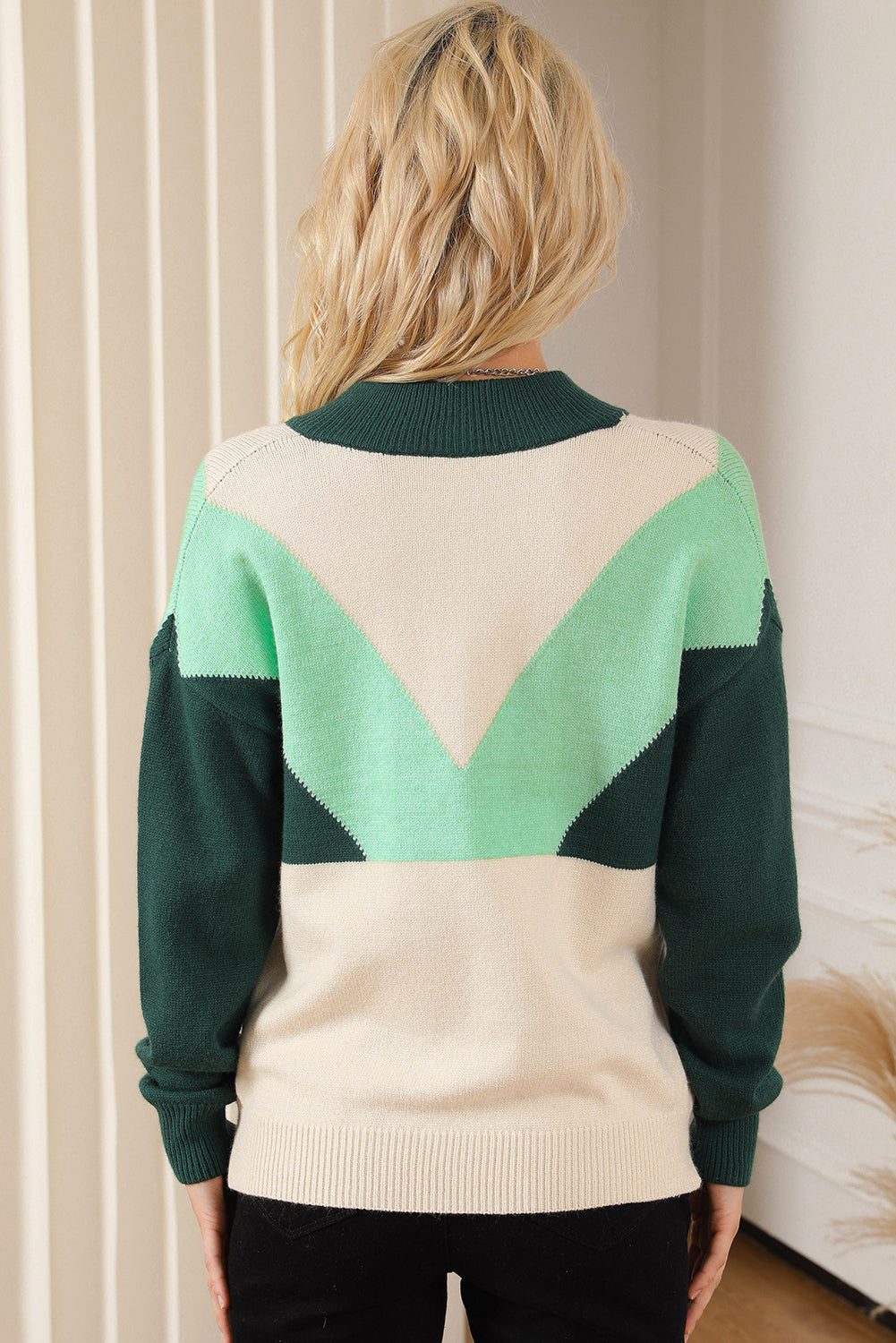 Višebojni geometrijski kolor blok pleteni pulover s V izrezom