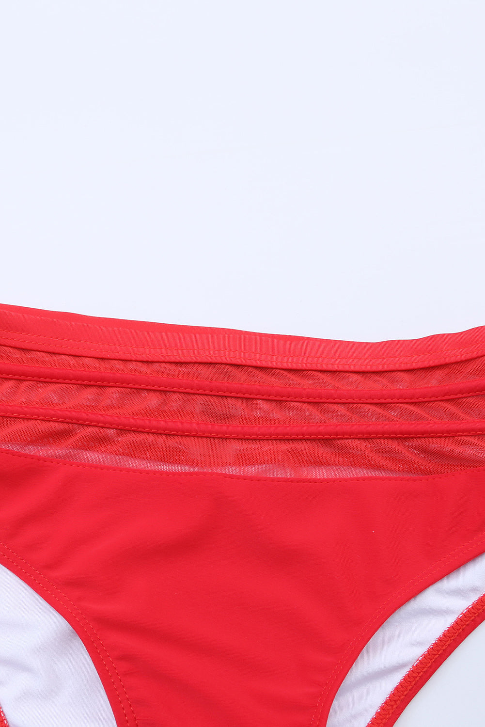 Bikini taille haute croisé festonné rouge ardent