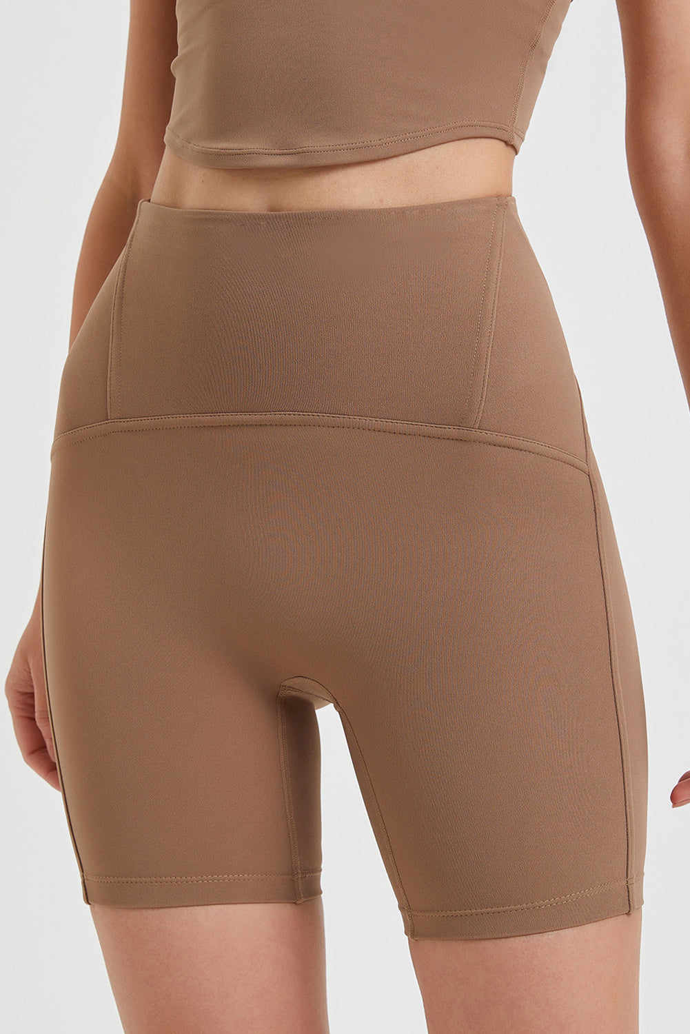 Pantaloncini fitness su misura per il sollevamento dei glutei a vita alta color cammello