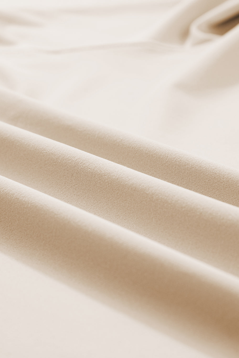 Set di maglietta ampia bianca con orlo grezzo e pantaloni larghi
