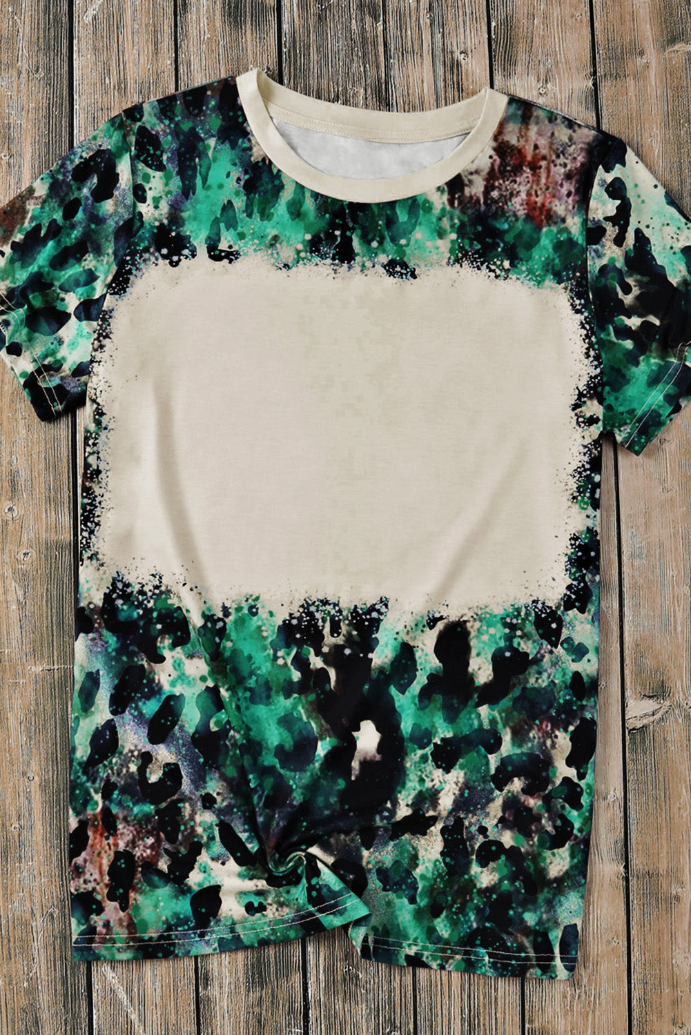 Blanko-T-Shirt mit grafischem Leopardenmuster