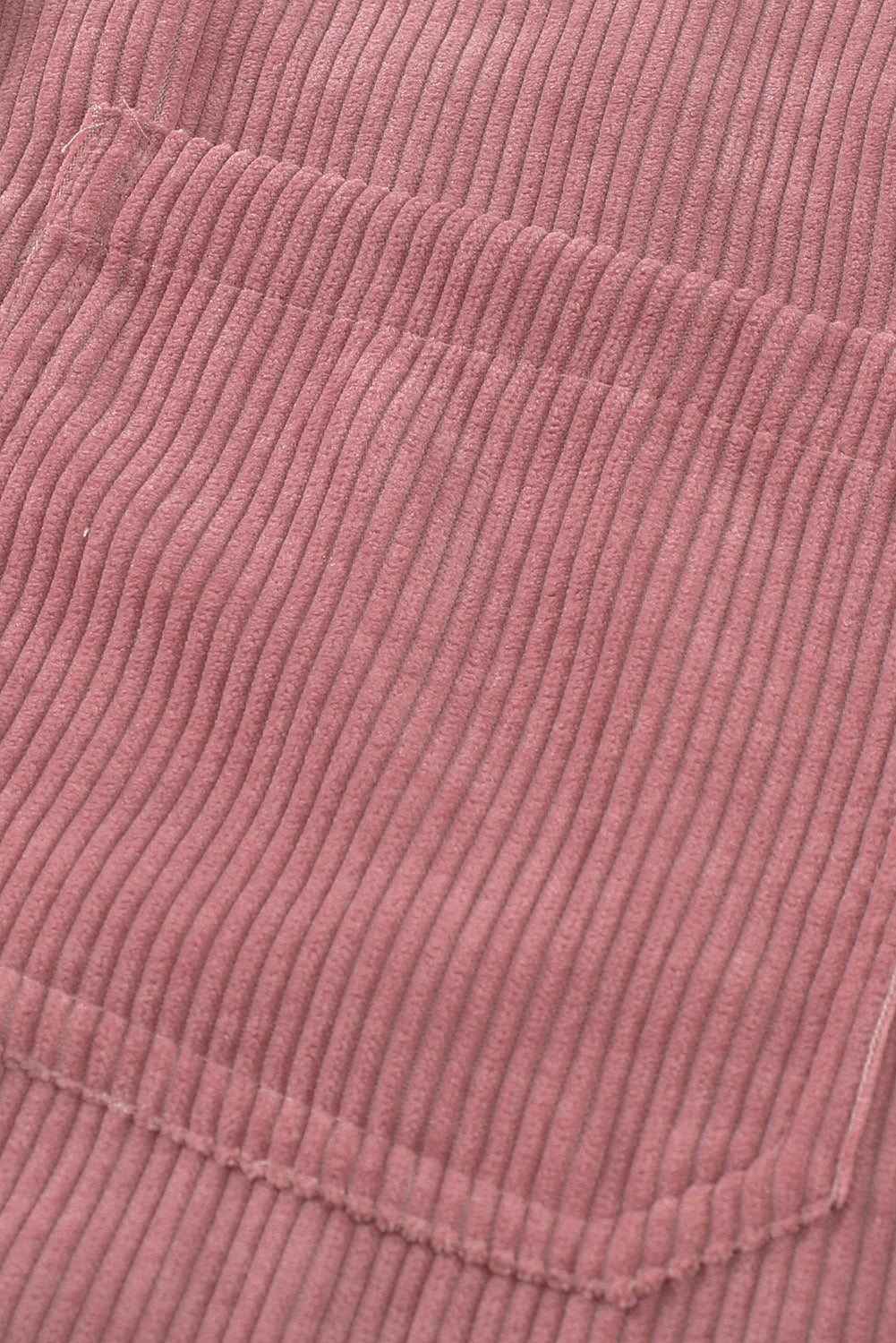 Chemise rose à poche boutonnée en velours côtelé