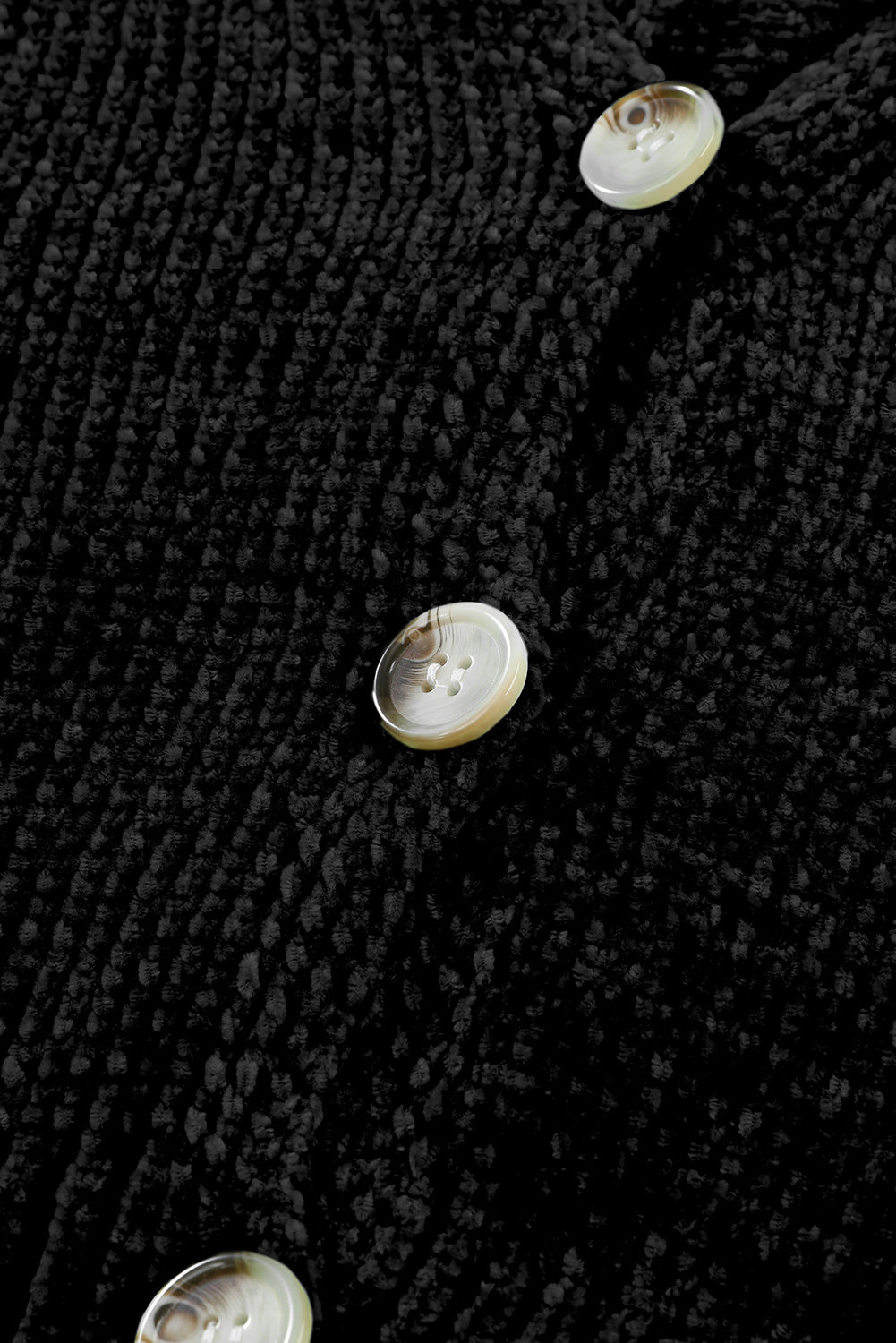 Cardigan pull noir avec poches sur le devant et boutons