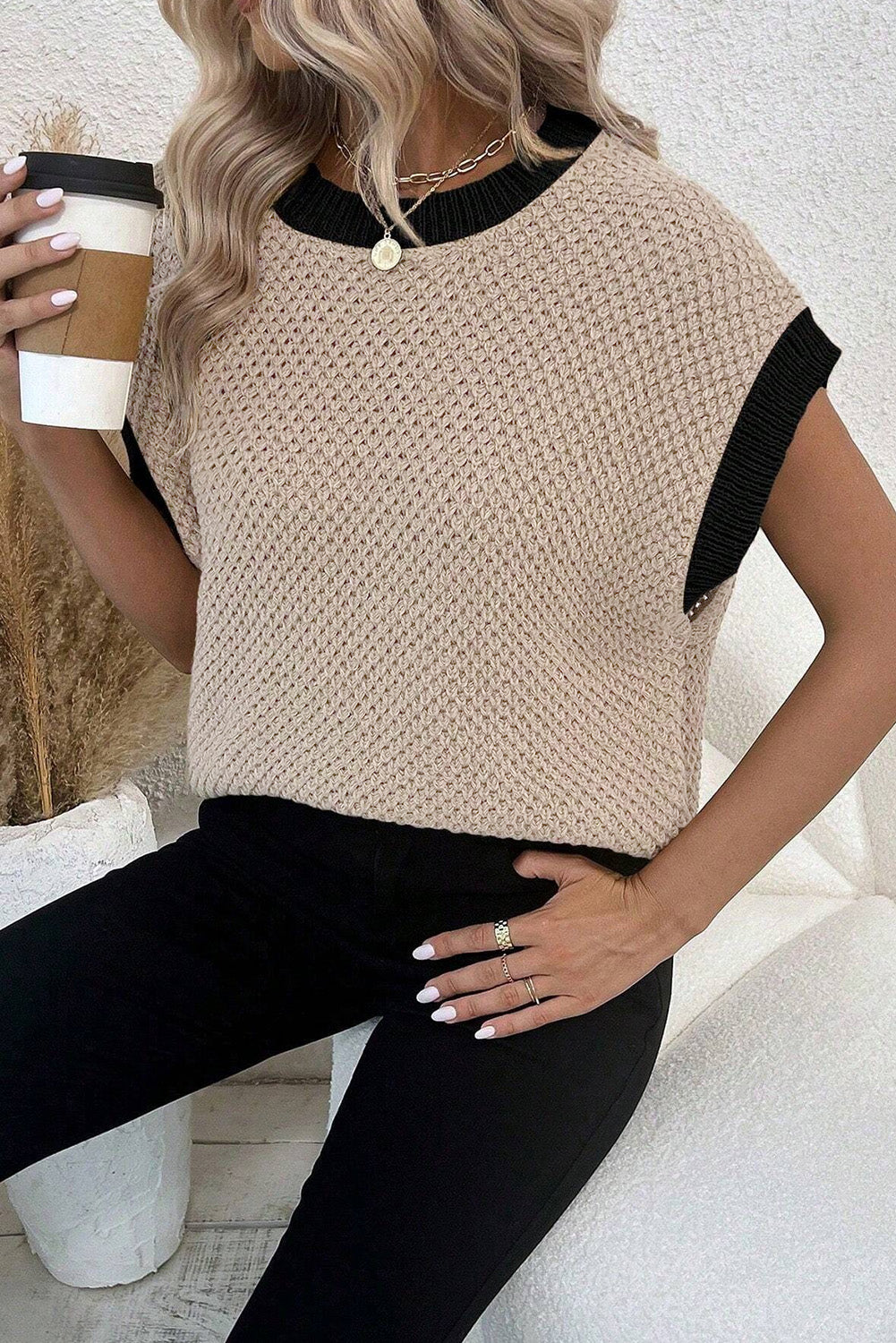 Top maglione con maniche a pipistrello, collo rotondo, finiture a contrasto beige francese chiaro