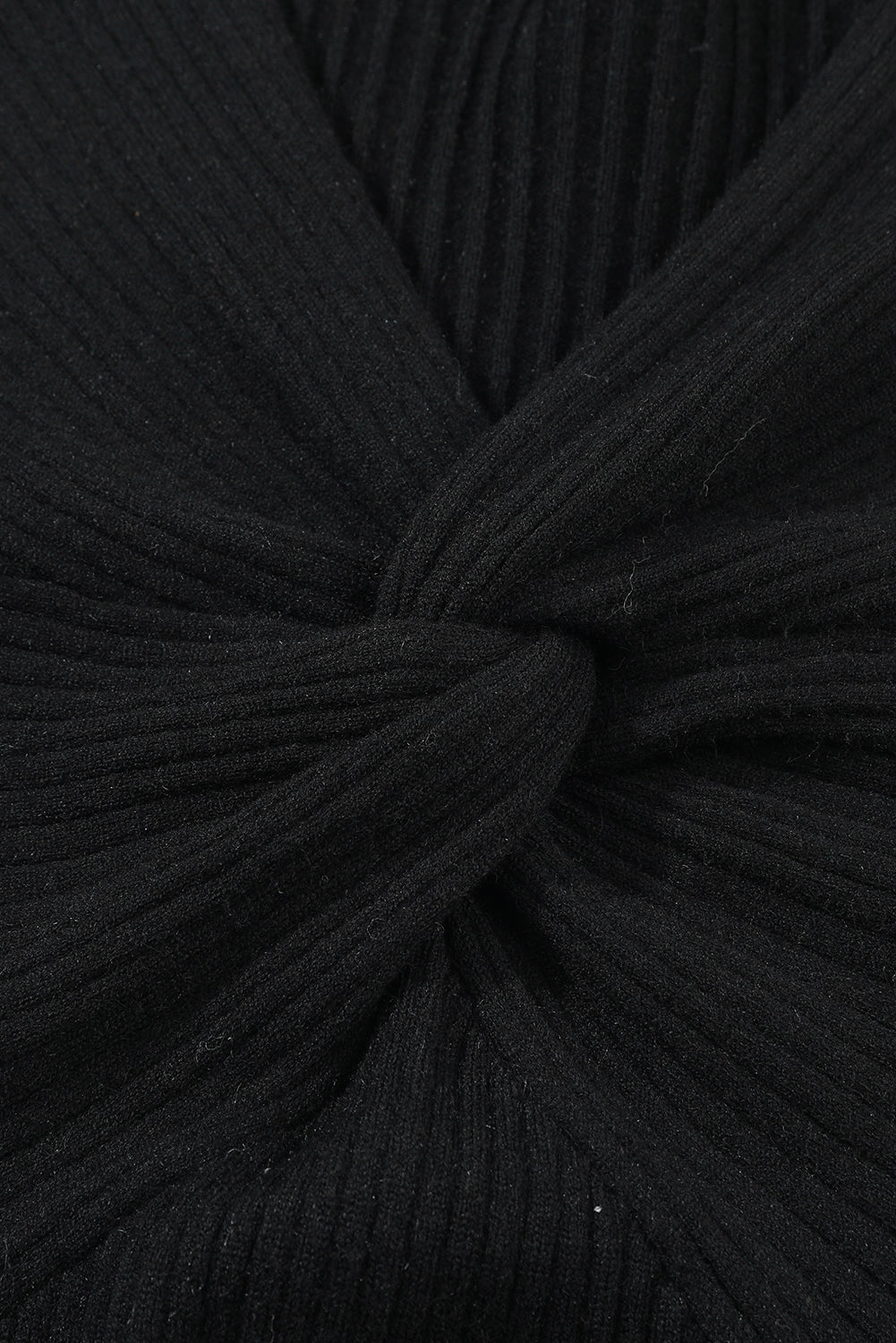 Abito maglione lavorato a maglia a coste con scollo a V intrecciato nero
