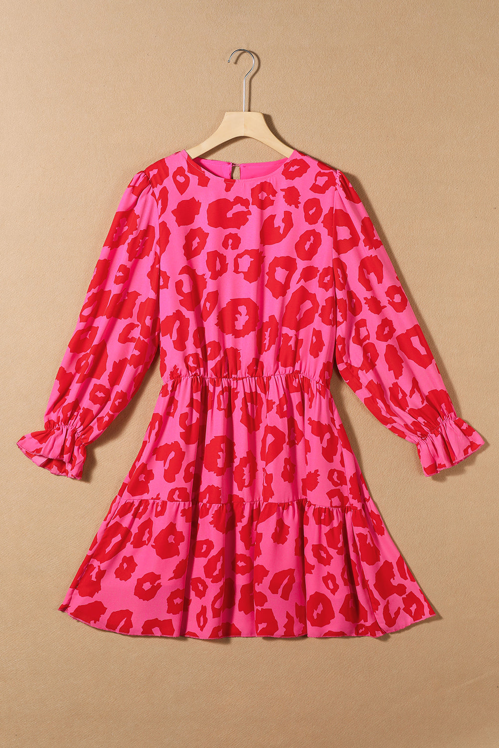 Mini-robe à volants et manches volantées imprimé léopard rose