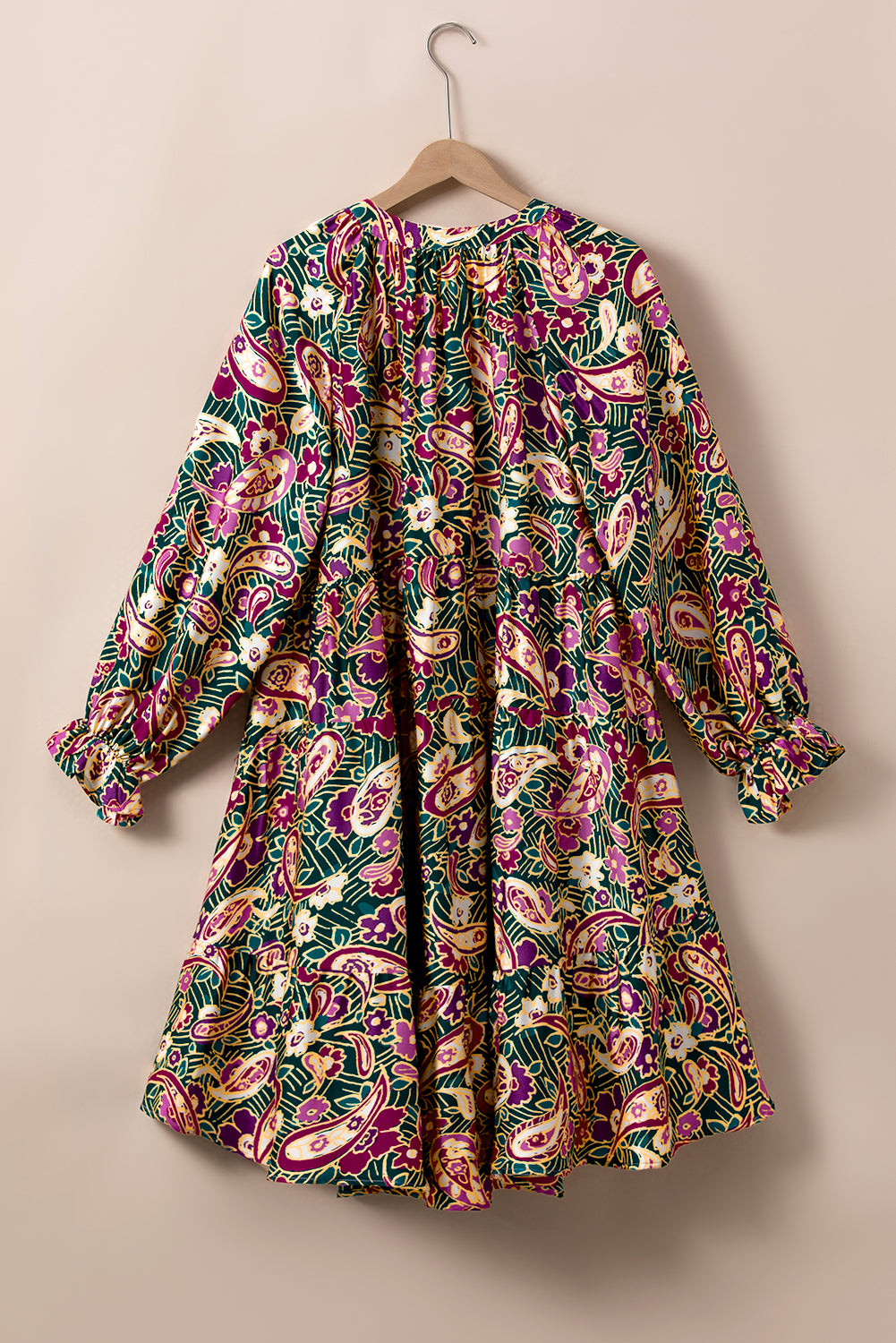 Haljina veće veličine s naboranim rubom i zelenim cvjetnim printom paisley