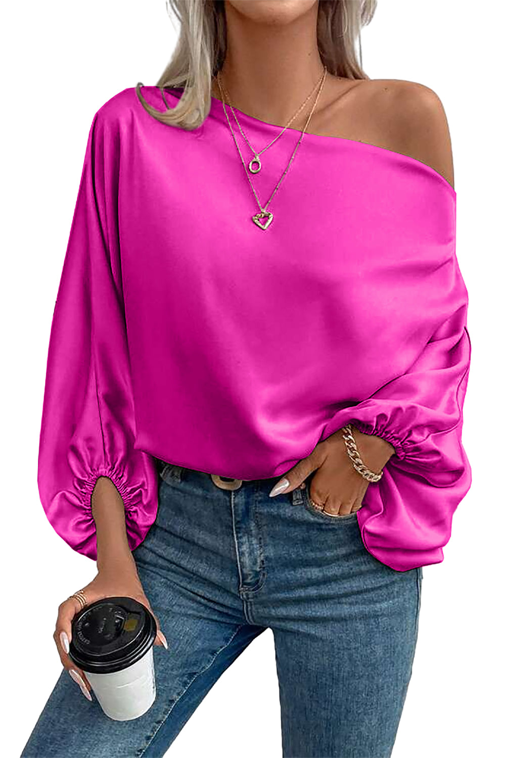 Svetlo roza satenasta bluza z balonastimi rokavi in ​​asimetričnim ovratnikom