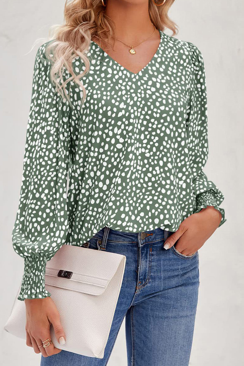 Bluza z mehurčastimi rokavi z zelenim pikastim vzorcem in obrobljenimi manšetami