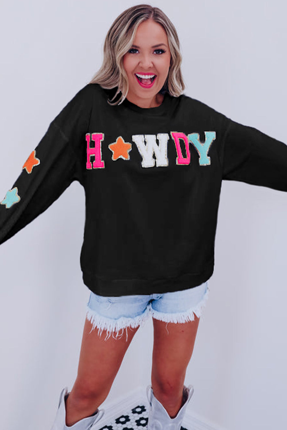 Schwarzes Howdy Freizeit-Sweatshirt mit glitzerndem Chenille-Aufnäher und Grafik
