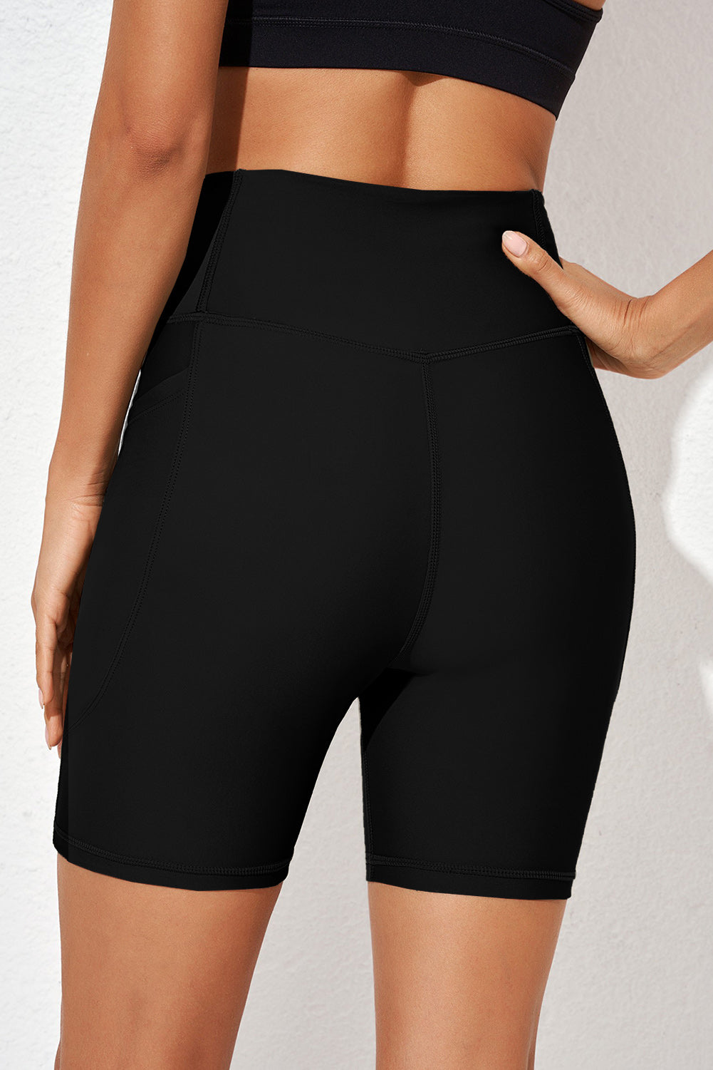 Crne sportske bermude bikini kratke hlače s prekriženim strukom