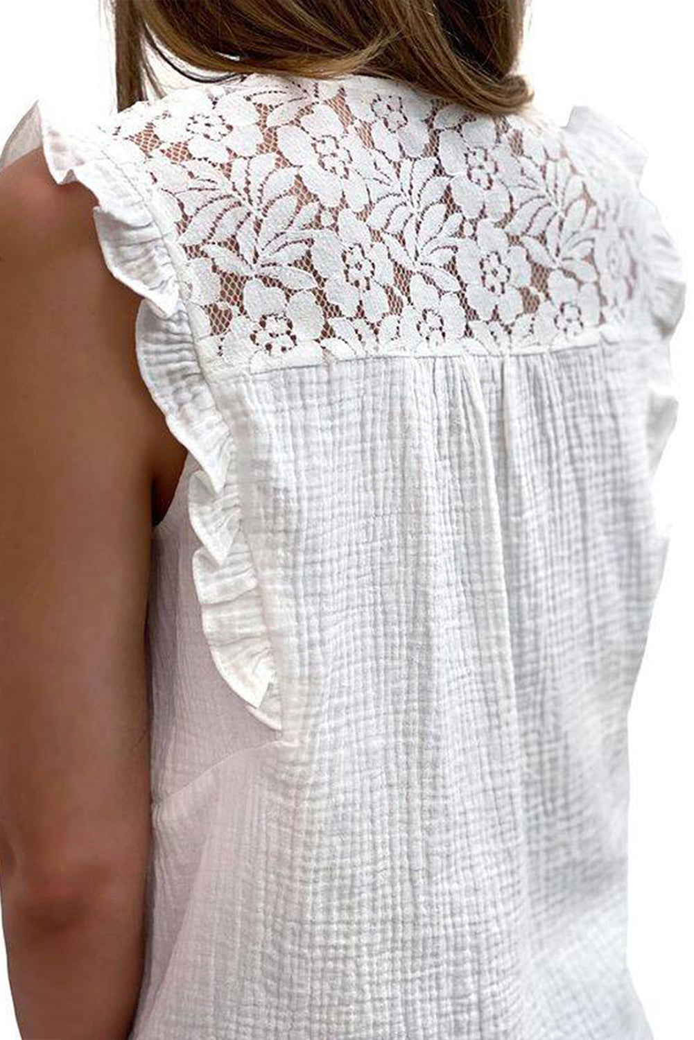 Weißes, ärmelloses Häkelhemd mit Blumenspitze und Struktur