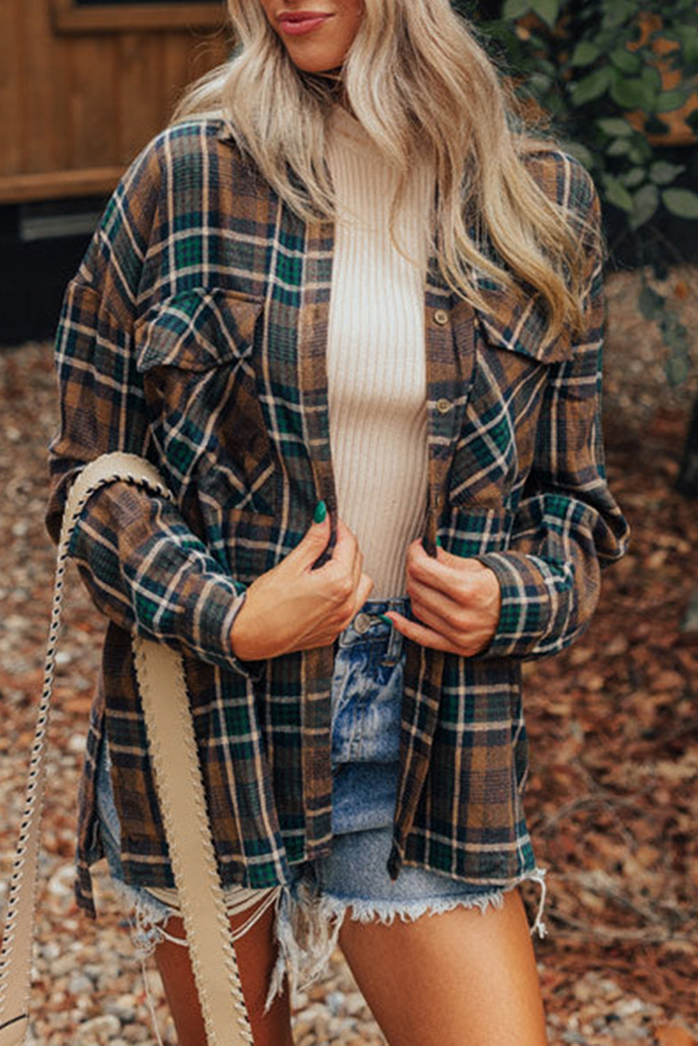 Veste chemise boutonnée marron à carreaux et poches poitrine