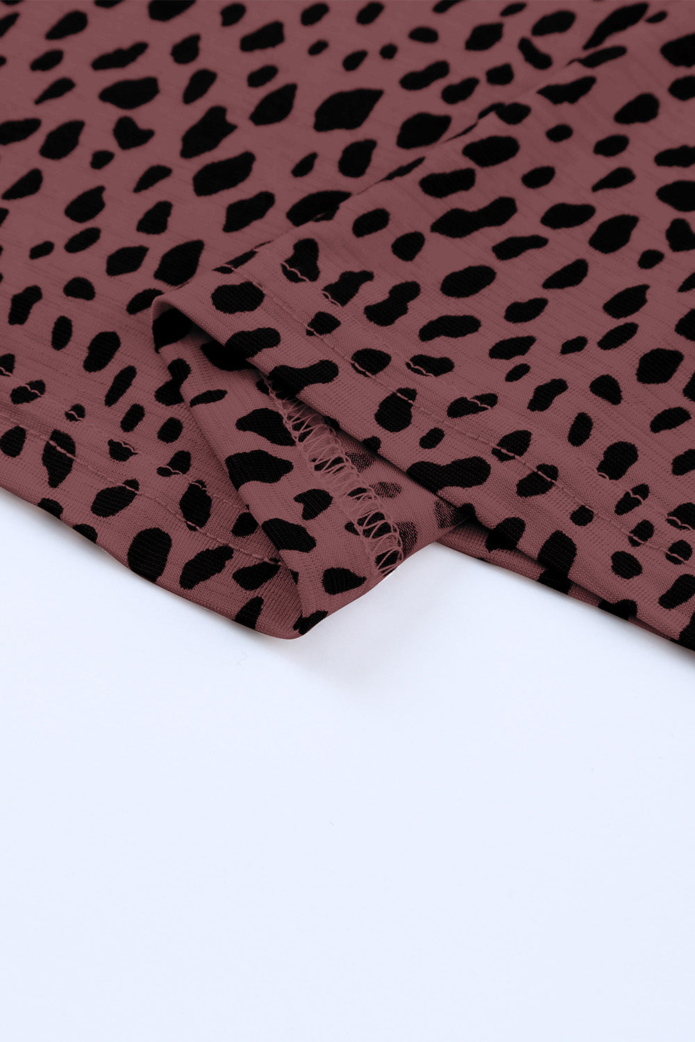 Débardeur noir à col rond et imprimé léopard