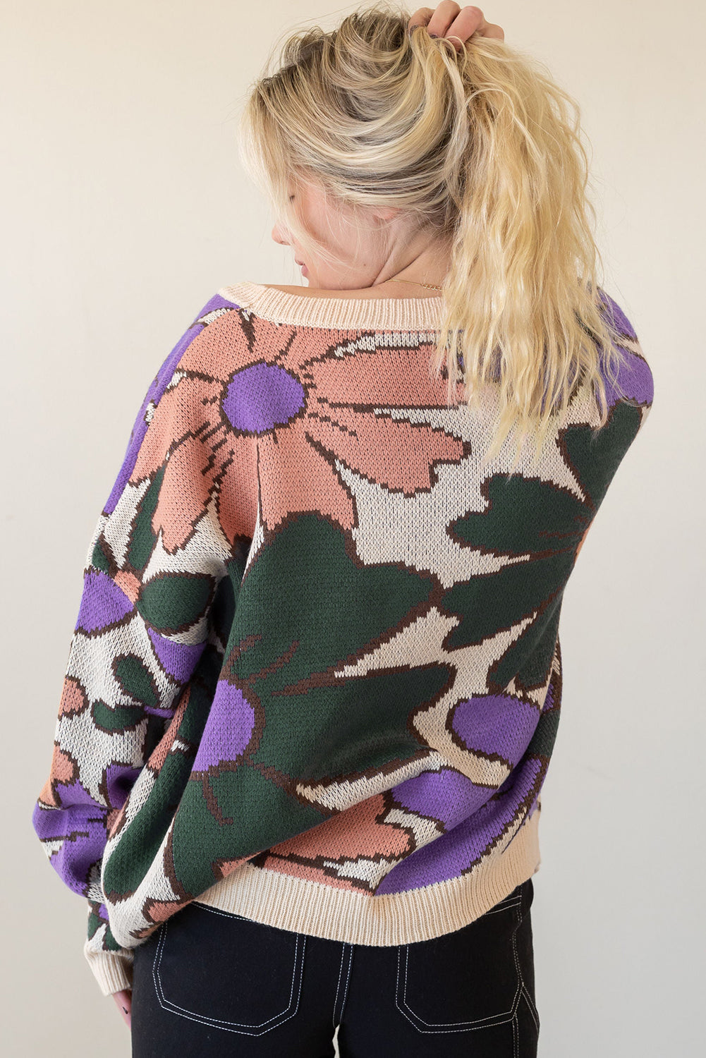 Široki pulover s višebojnim cvjetnim printom