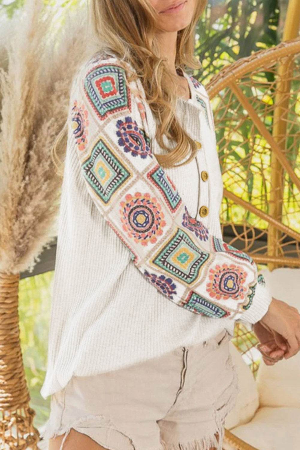 Mehrfarbiges Henley-Sweatshirt mit Aztekenmuster und Raglanärmeln