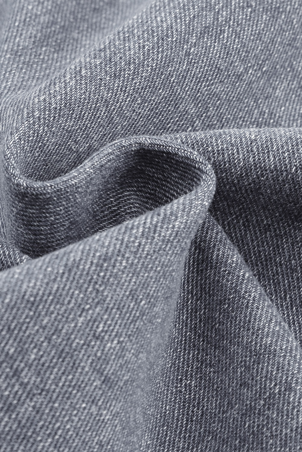 Giacca di jeans ampia con spalle scoperte e tasche sul petto grigie