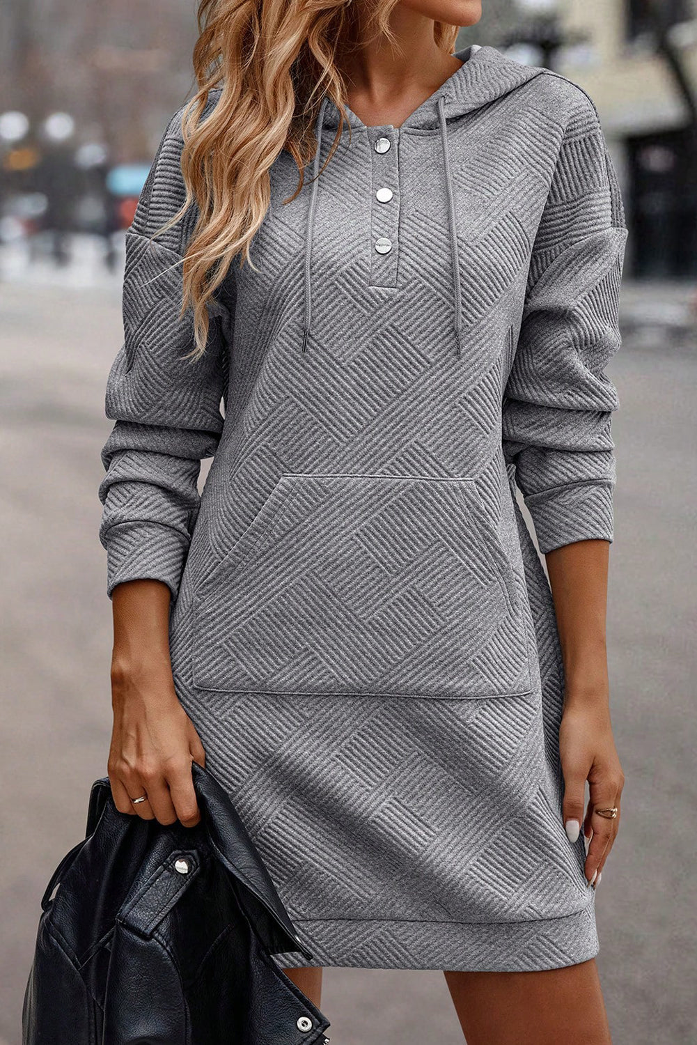 Siva teksturirana mini haljina s kapuljačom i vezicama u obliku klokana