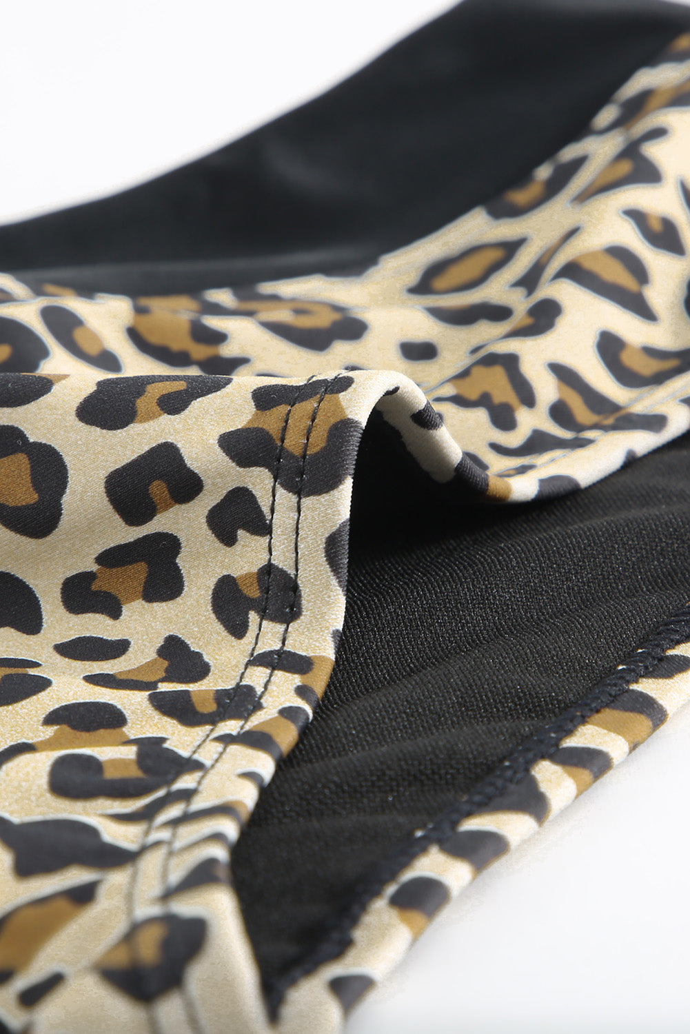 Bikini-Set mit überkreuztem Rücken und Leopardenmuster