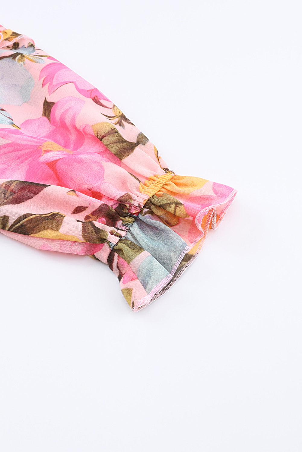 Rožnata bluza z dolgimi rokavi v več stopnjah s cvetličnim potiskom