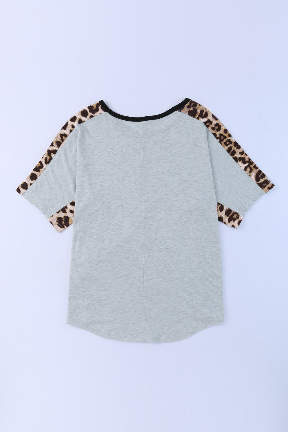 T-shirt gris à manches courtes et col rond avec épissage léopard