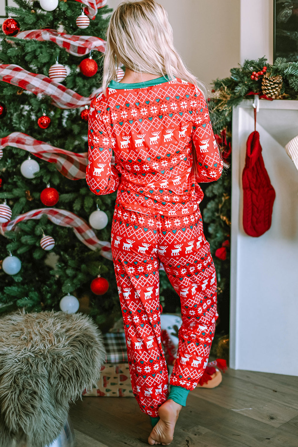 Feuriges rotes Henley-Oberteil-Pyjama-Set mit Weihnachtsdruck