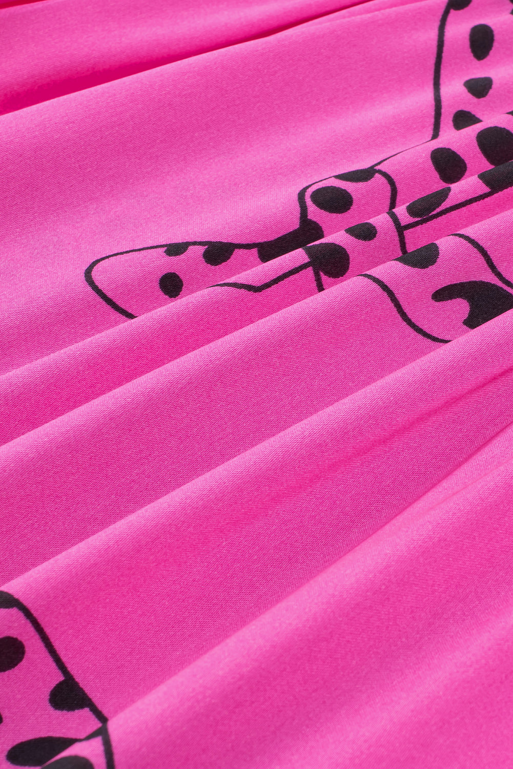 Geknöpftes Minikleid mit rosa Gepardenmuster und halblangen Ärmeln in Übergröße
