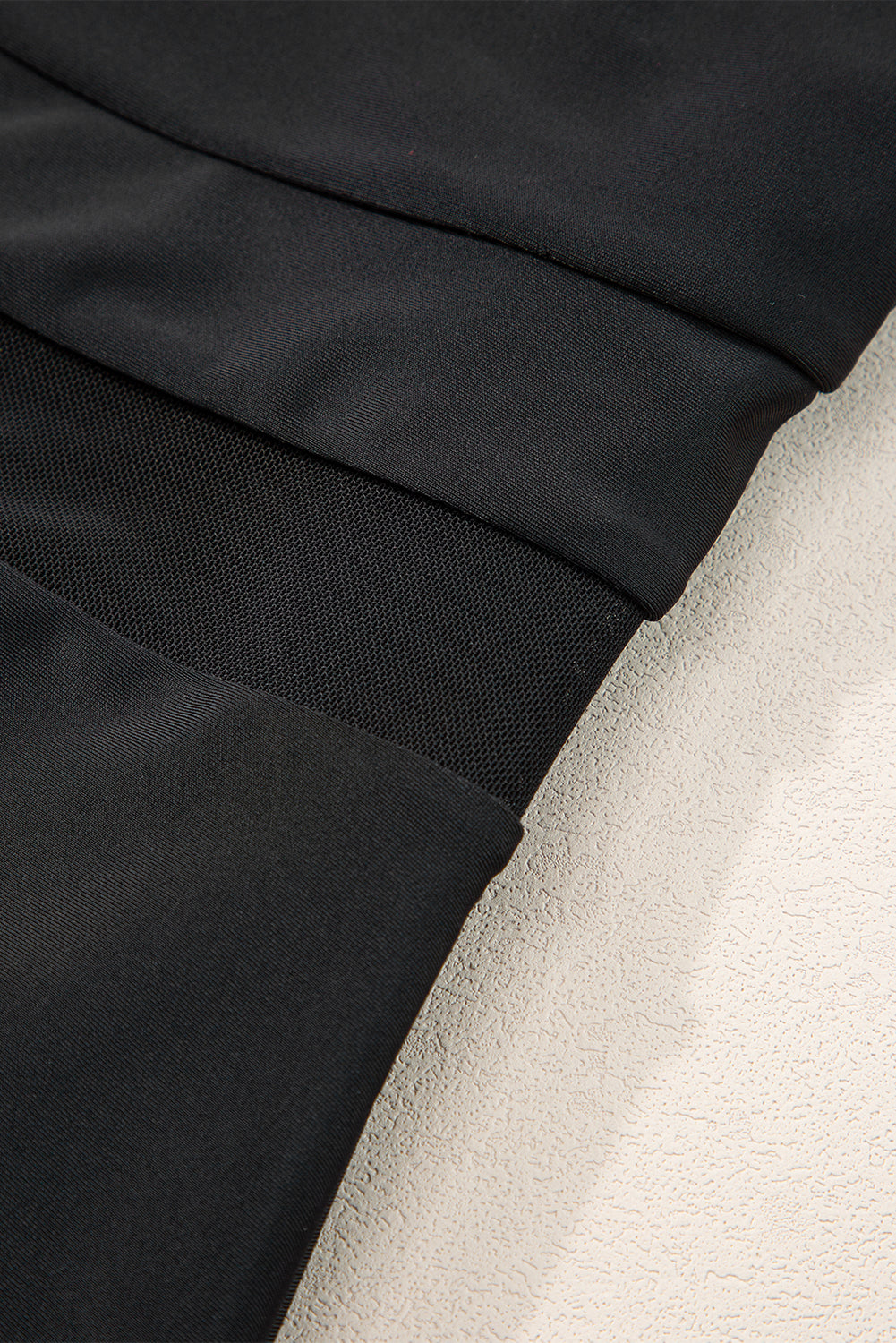 Schwarzer Teddy-Badeanzug mit Netzeinsatz, One-Shoulder und hoher Taille