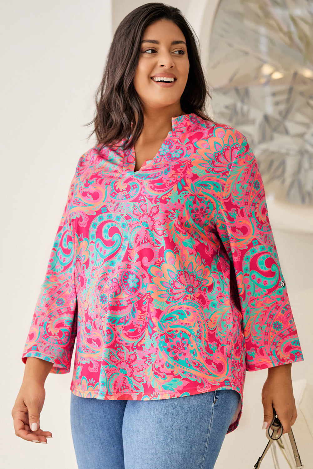 Rosa bedruckte Plus-Size-Bluse mit Paisley-Print und V-Ausschnitt mit Rollriegelärmeln