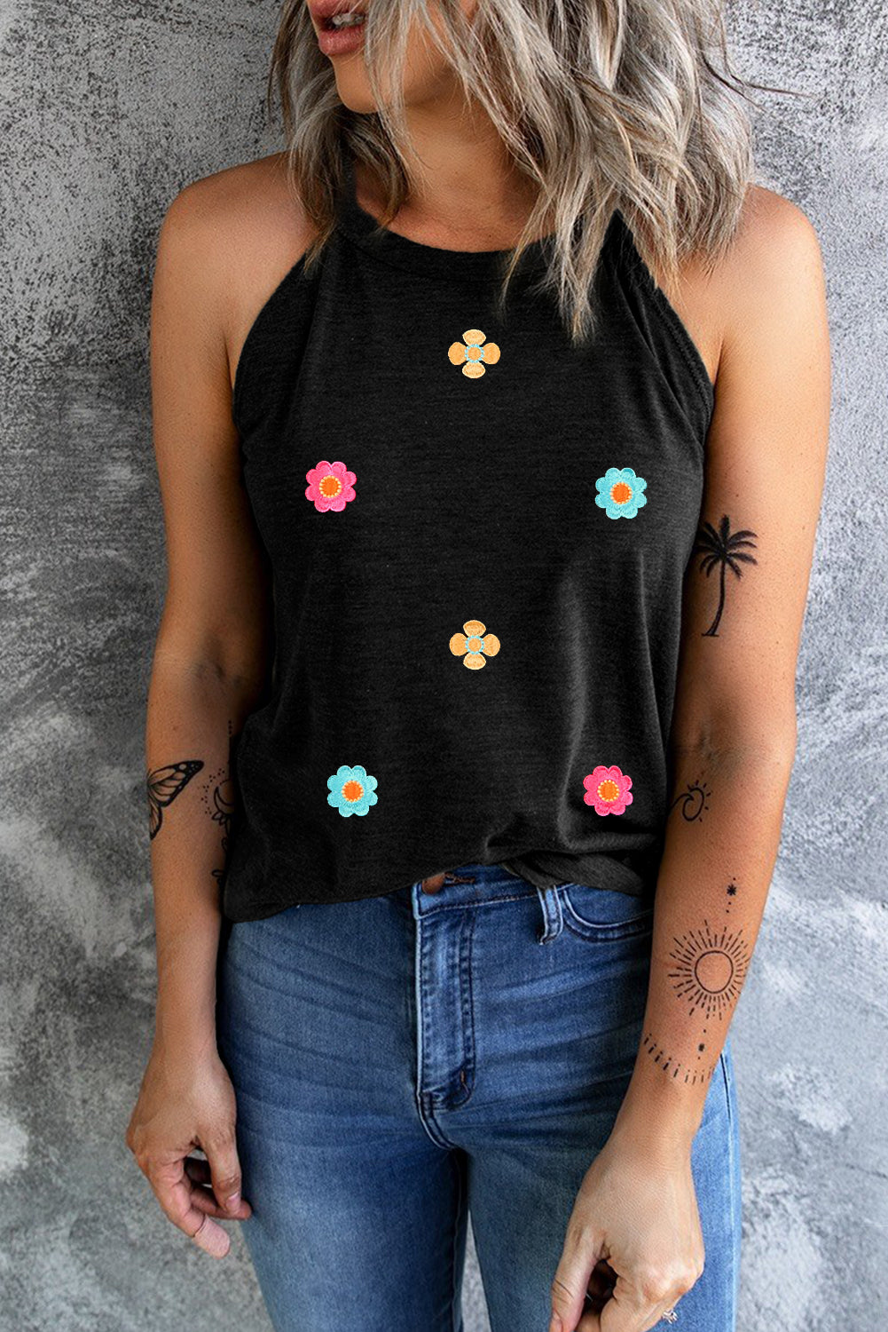 Schwarzes, lässiges Tanktop mit süßer Blumenstickerei