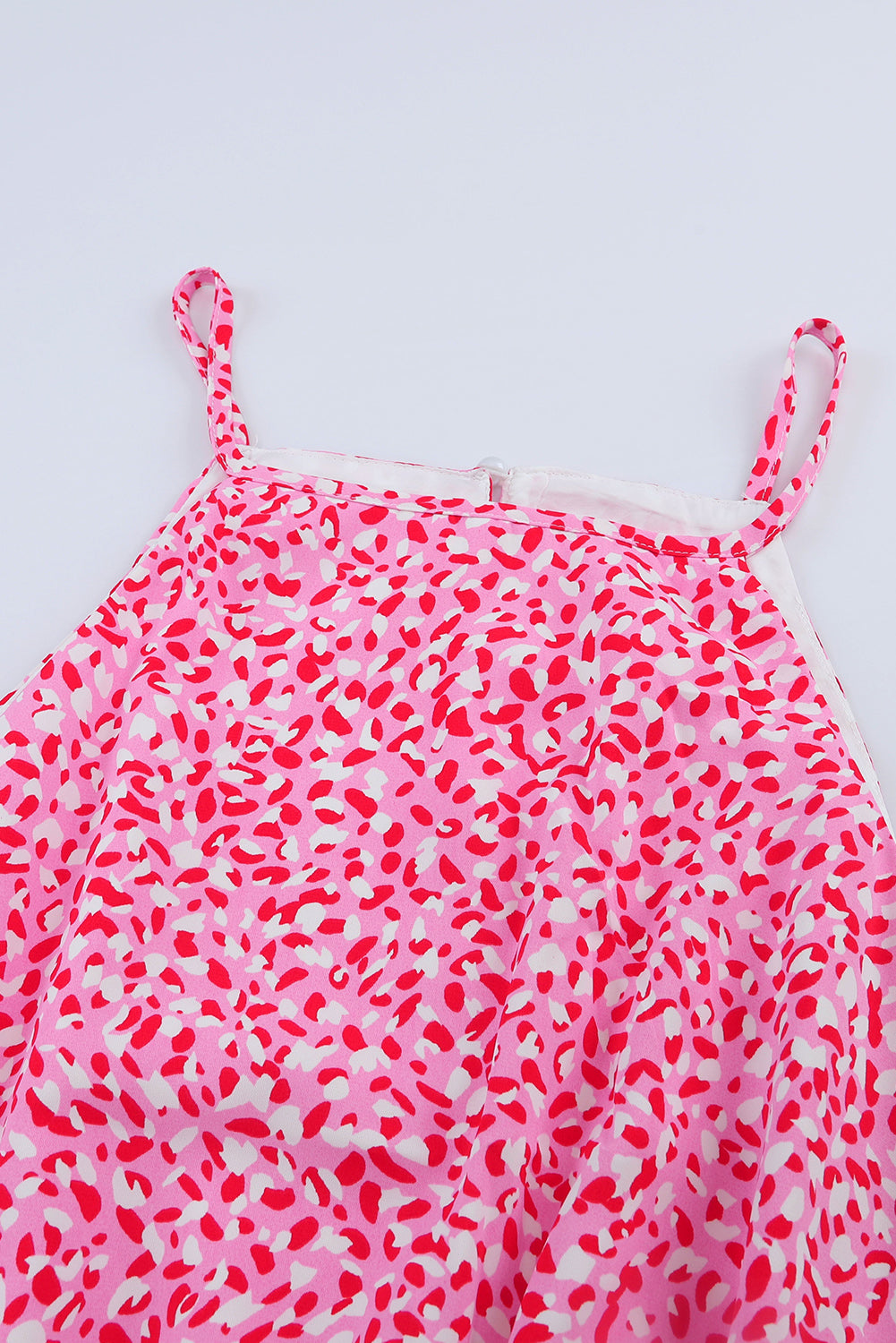 Rožnata mini obleka brez rokavov z leopardjim vzorcem in zavezo za pas