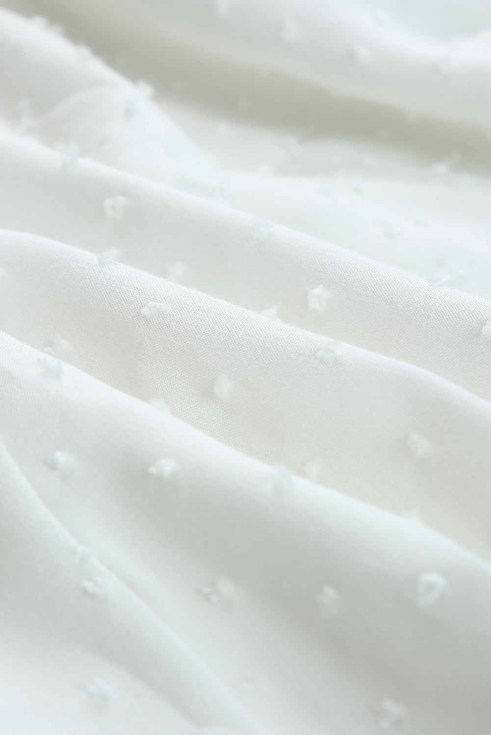 Maxi abito arricciato con spalline sottili a pois svizzeri bianchi