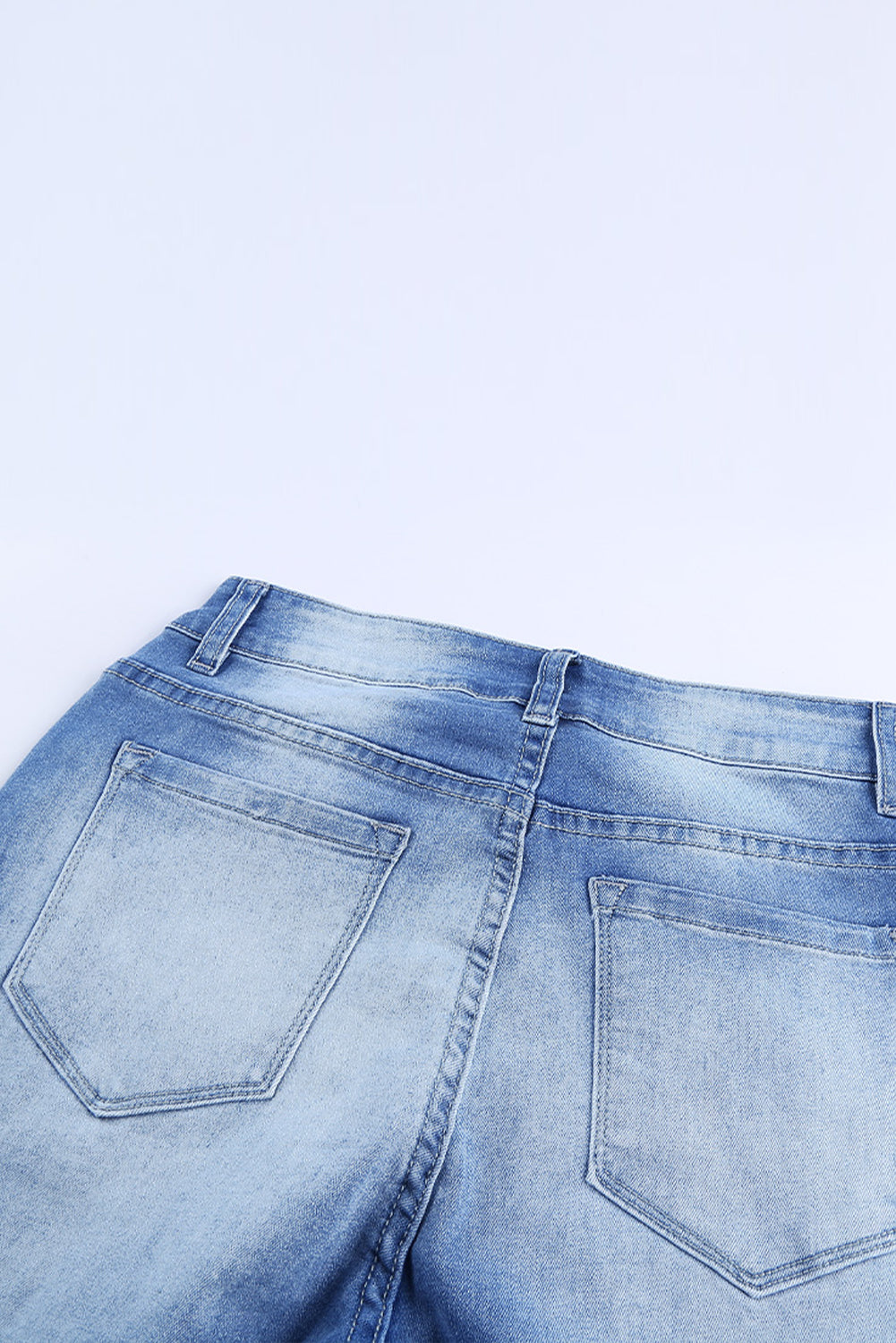 Jeans sbiaditi a vita media alta con fori