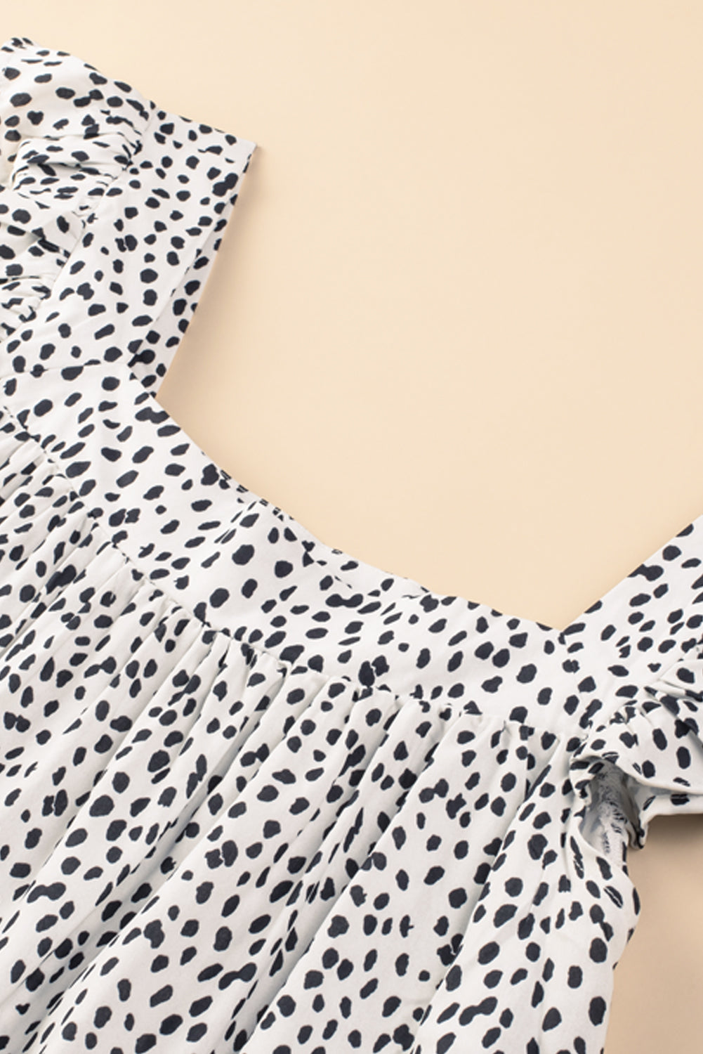 Mini abito con scollo quadrato e maniche svolazzanti a pois svizzeri color block leopardato