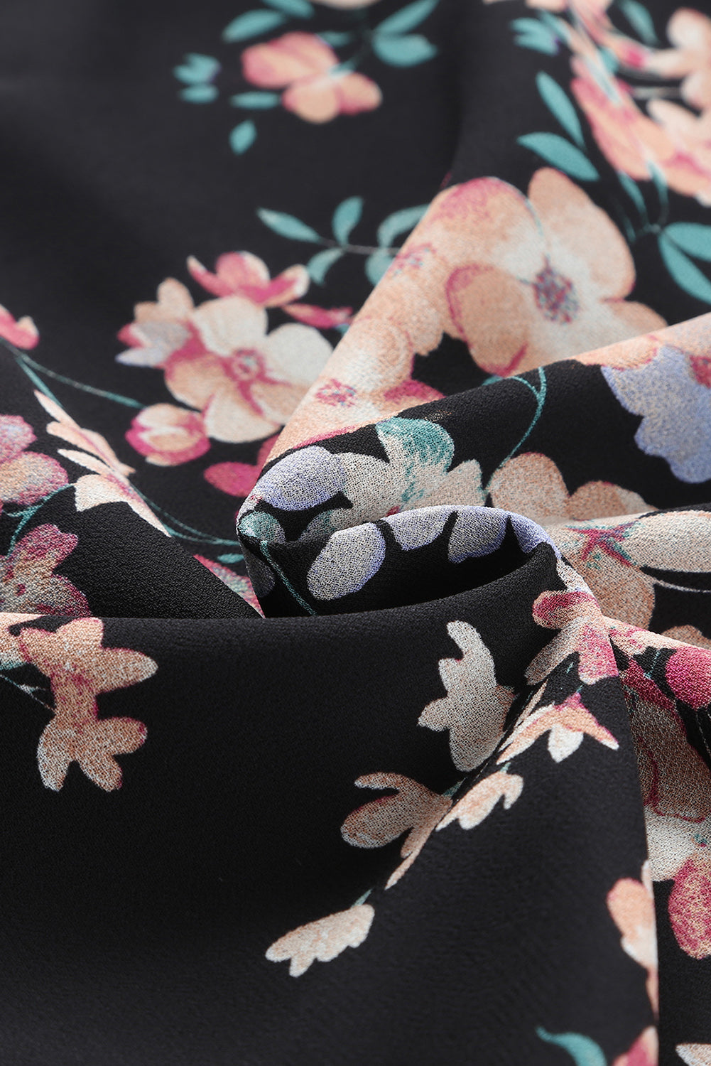 Črna šifonska bluza s potiskom divjih cvetov