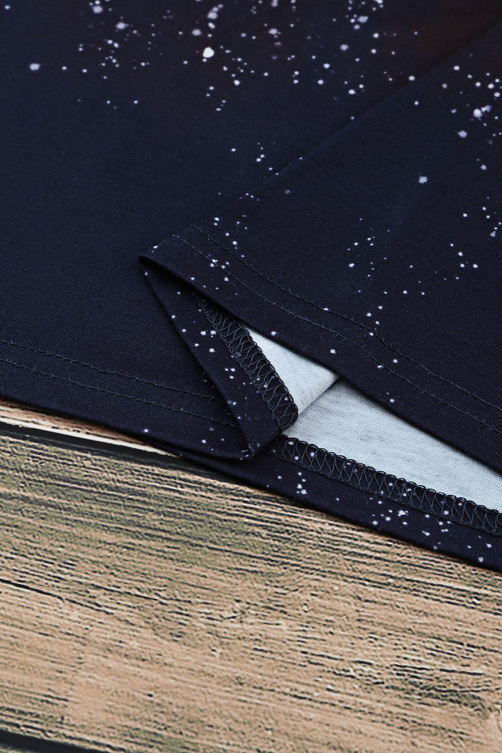 Black Tie Dye Top s izbijeljenim printom s okruglim izrezom kratkih rukava