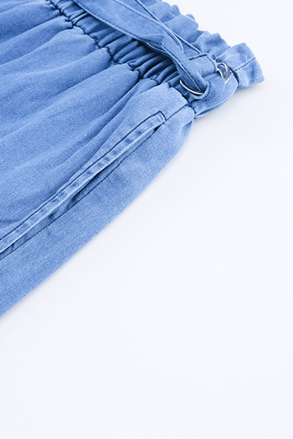 Jeans in Tencel a gamba larga con tasche a vita alta