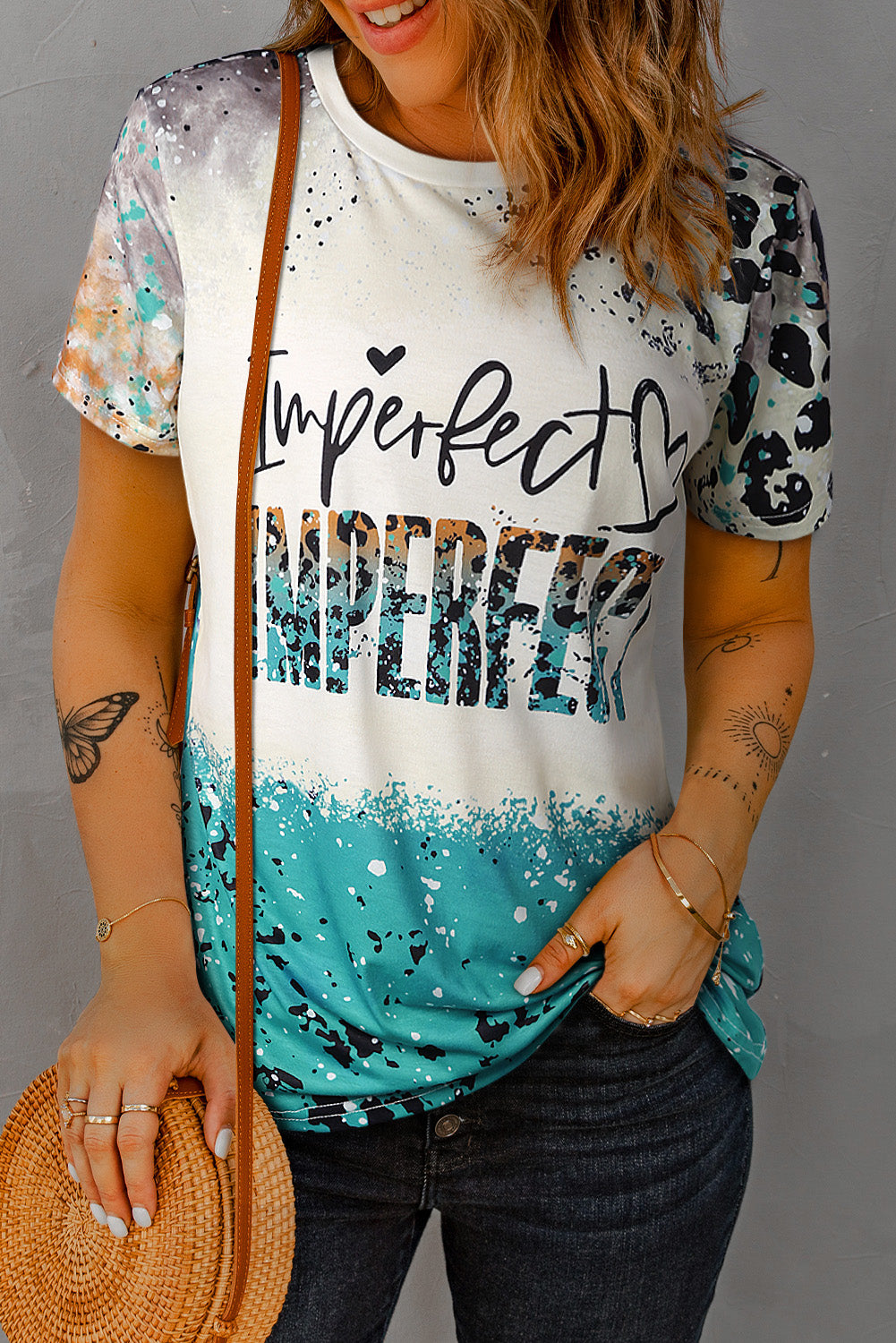 Himmelblaues IMPERFECT Western Fashion Letters Grafik-T-Shirt