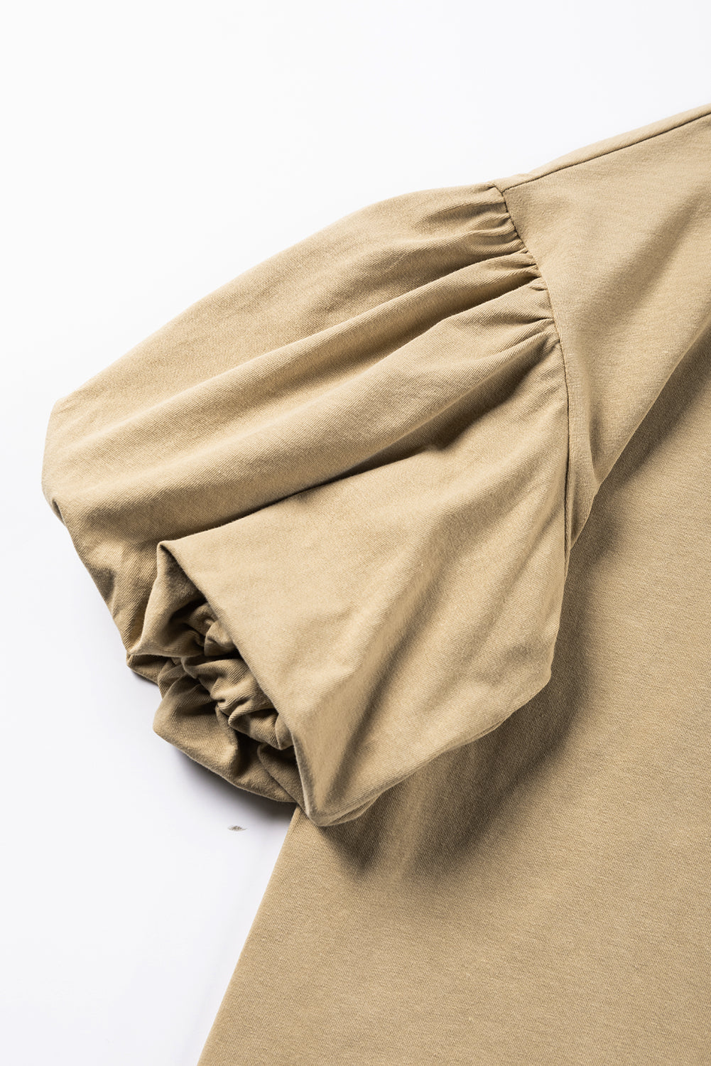 Einfarbige Bluse in hellfranzösischem Beige mit Laternenärmeln und überschnittener Schulter